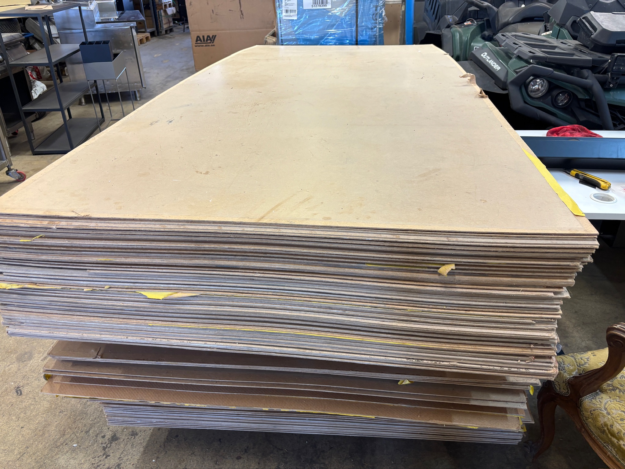 SELT / SOLD Masonitplötur H tex standard 3mm 275x122sm. (ca 465stk) 2