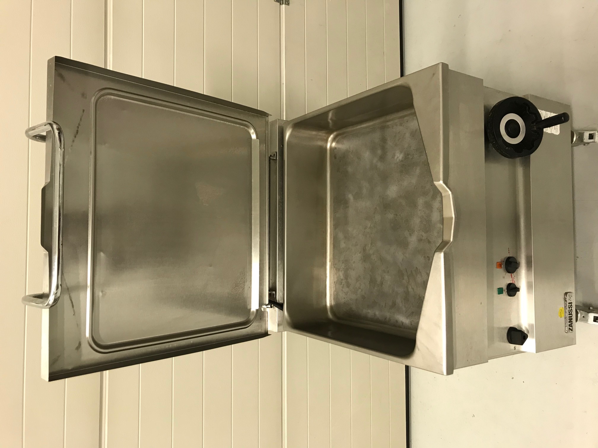 SELT / SOLD - Zanussi 80-100L veltipanna á hjólum 3