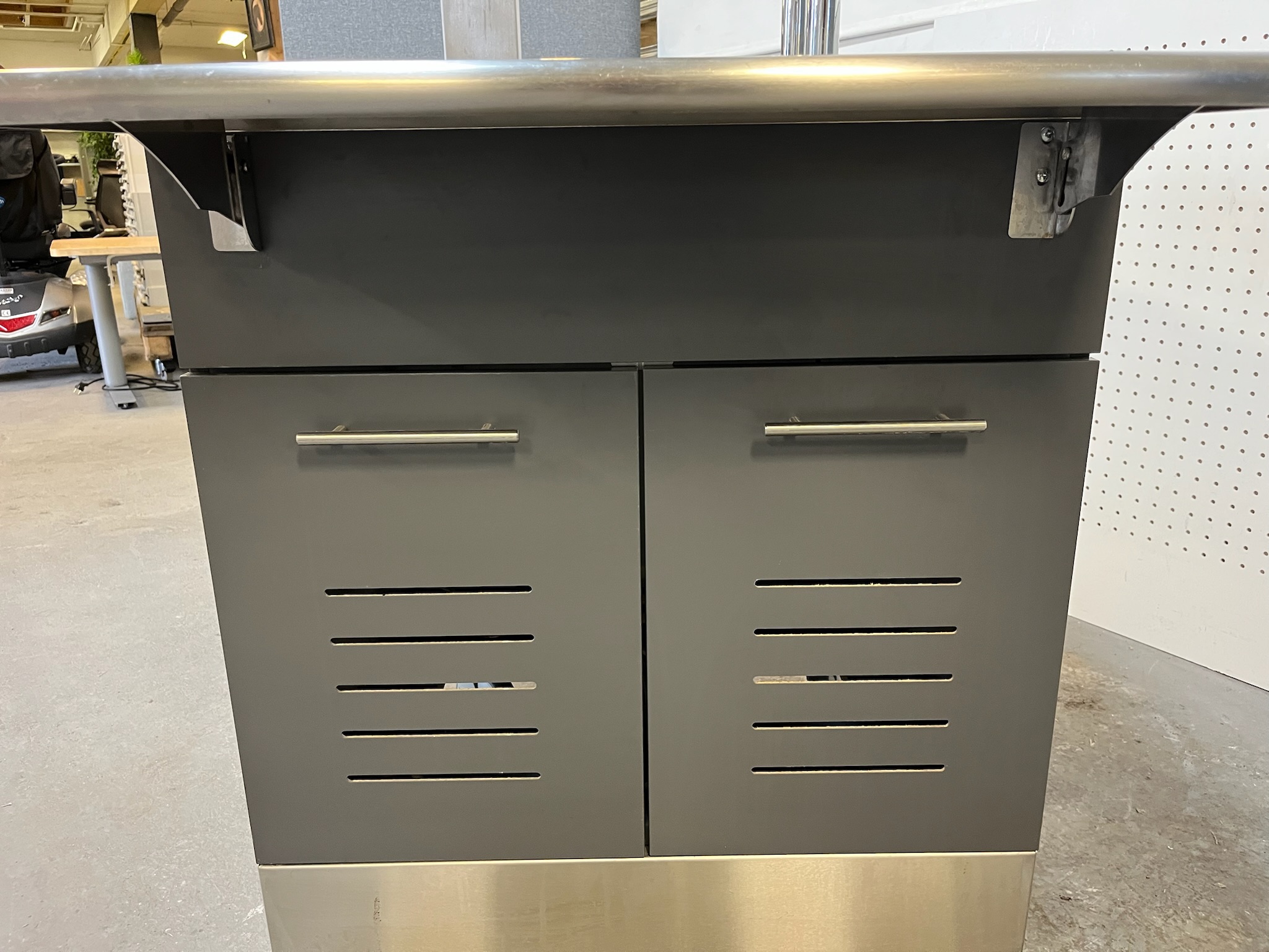 SELT / SOLD Metos drykkjarborð 4