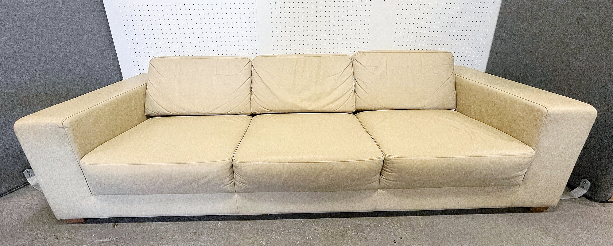 SELT / SOLD Leðursófi beige 3ja sæta, B245xD95sm. 2