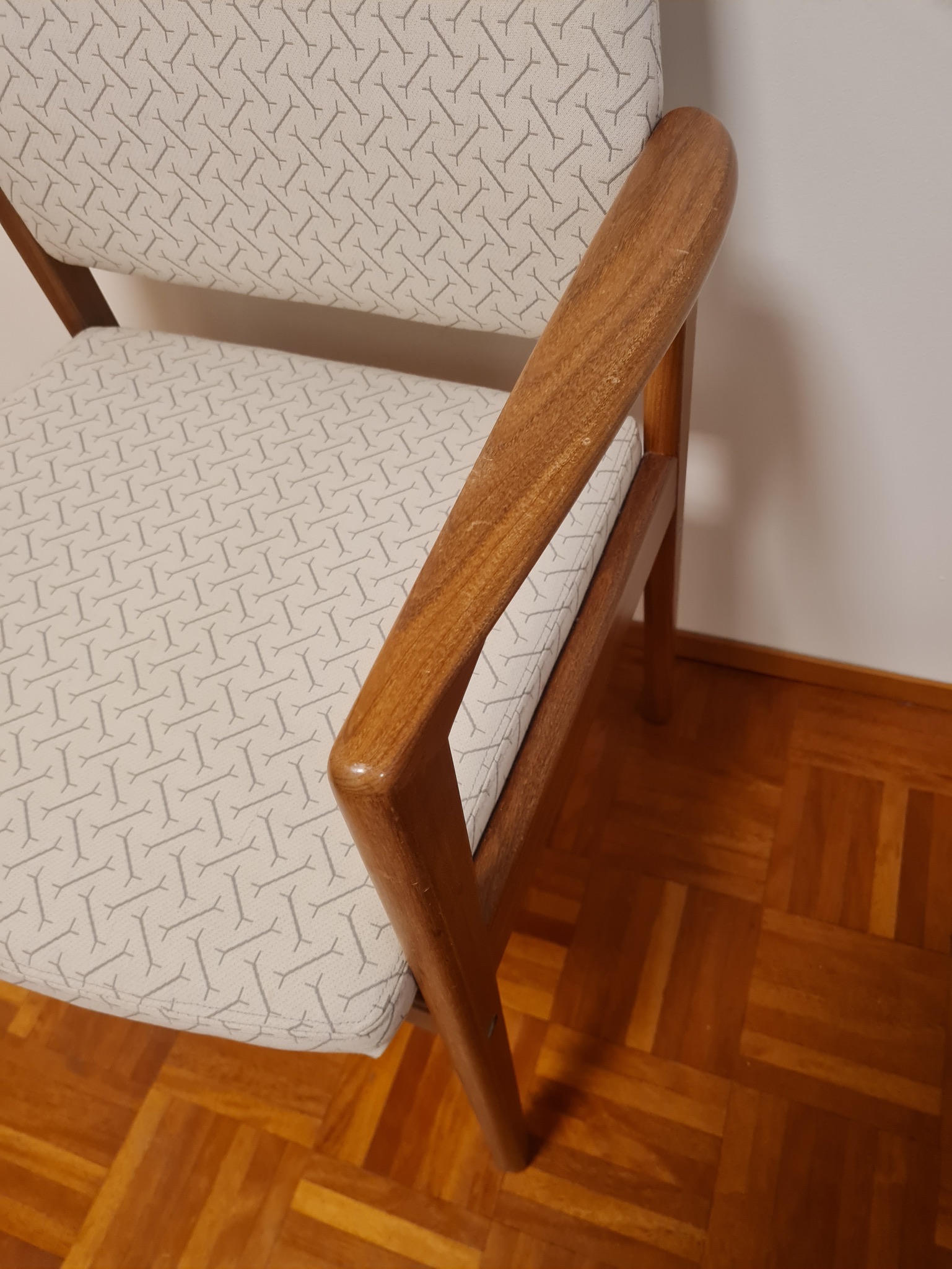 SELT / SOLD - Stóll - vönduð íslensk smíði. 3