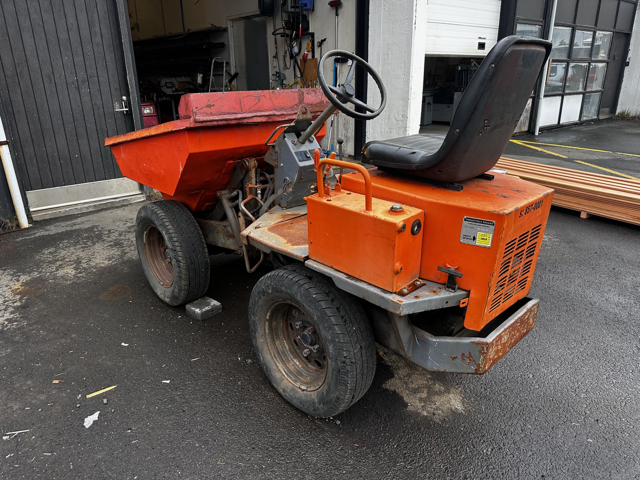 SELT / SOLD Volvo dumper 2001 - 750 kg. 6