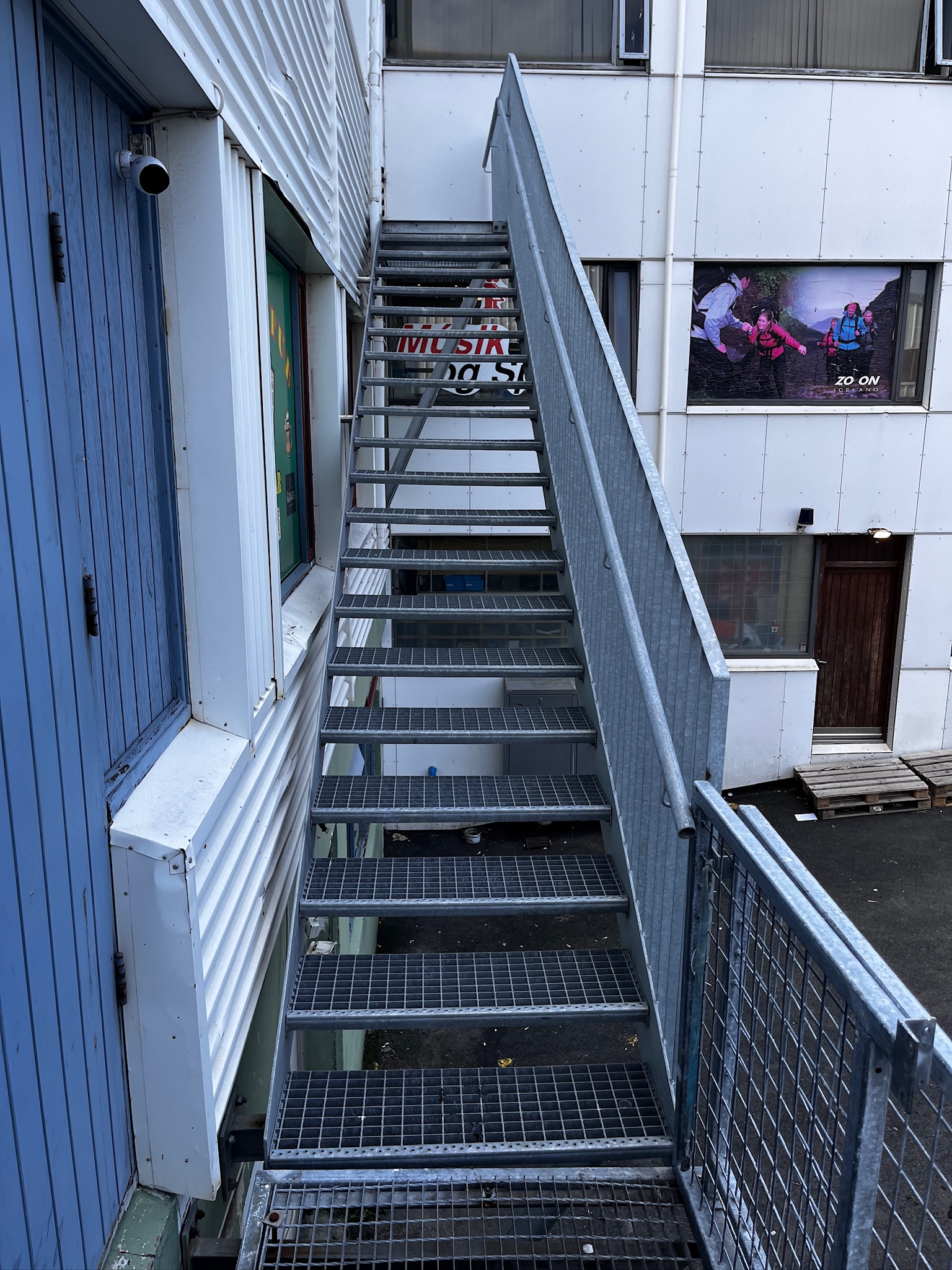 SELT / SOLD - Neyðarstigi / neyðartröppur 7 metrar. 3 hæðir 4