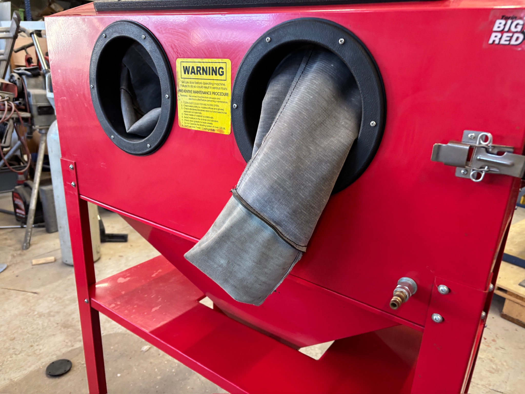 SELT / SOLD Torin Big Red sandblásturskassi 3