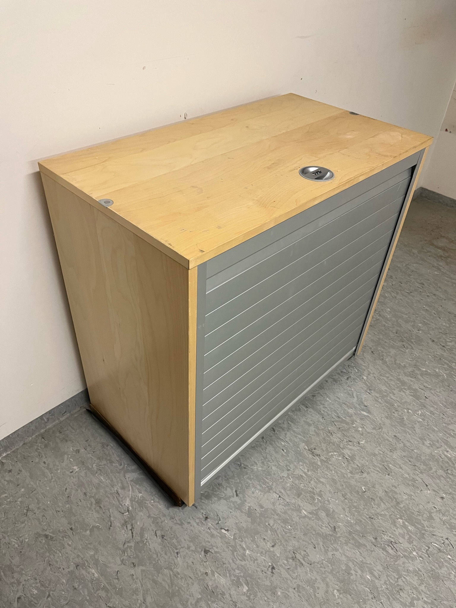 SELT / SOLD IKEA skjalaskápur m.rennihurð og læsingu 2