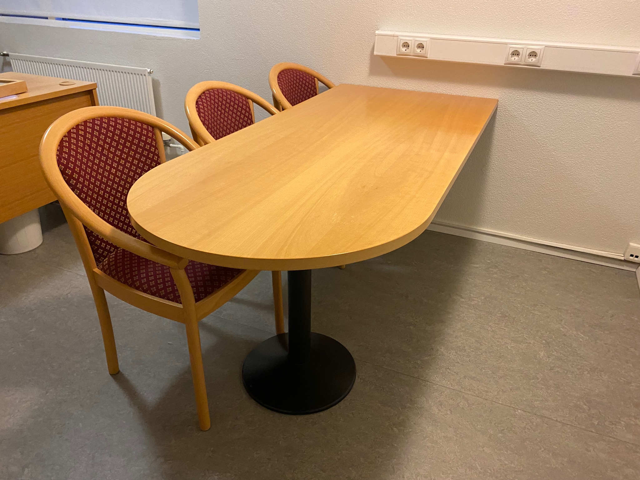 SELT / SOLD Eldhúsborð / Fundarborð, L180 x B80 sm.
