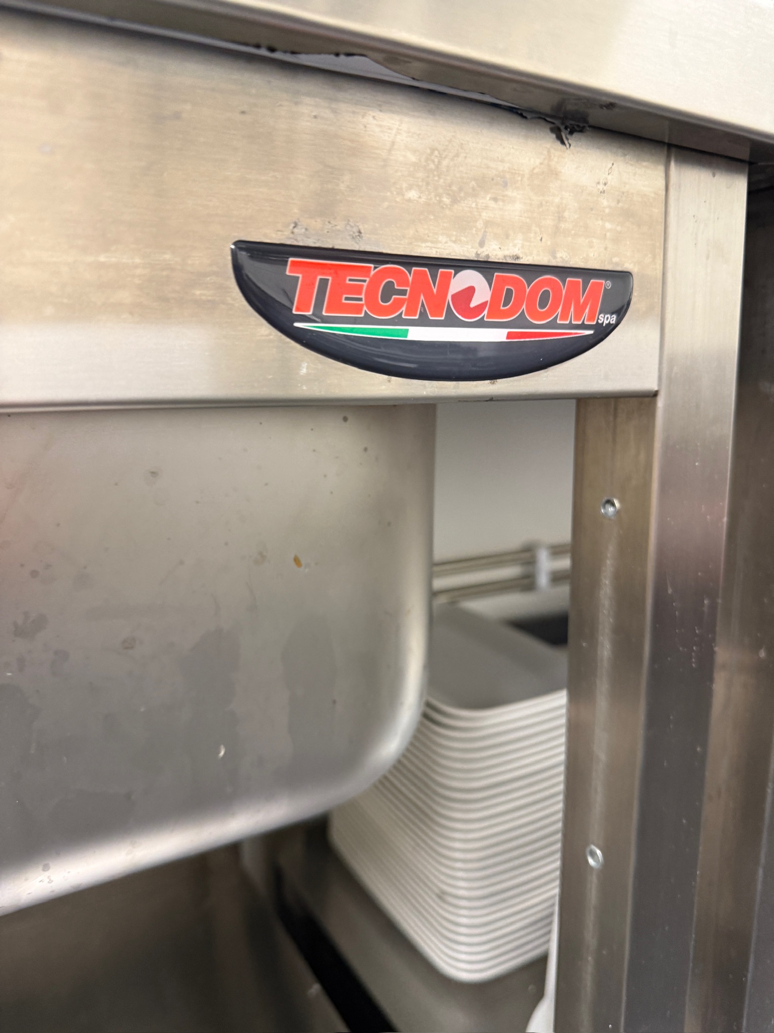 Tecnodom stálborð m. spúl, vaski, undirhillu og bakkanti frá BVT, B160sm. 9