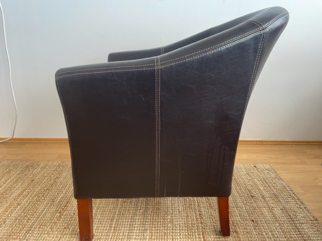 SELT / SOLD Leðurarmstóll 3