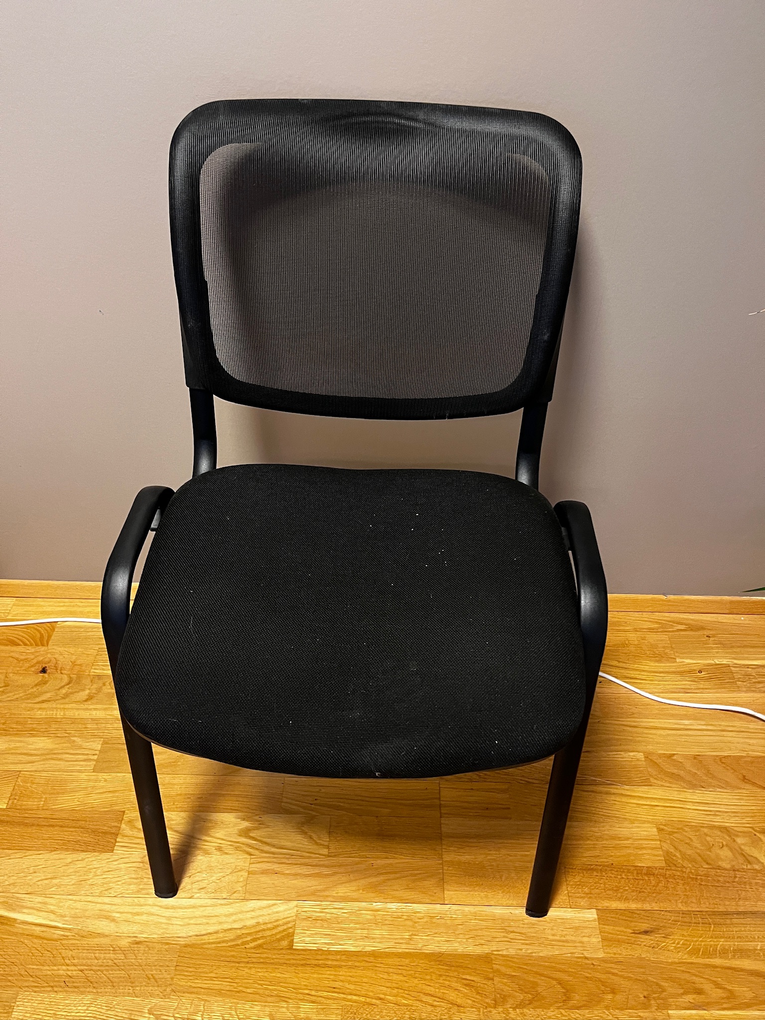 SELT / SOLD Mötuneytisstólar / fundarstólar 3