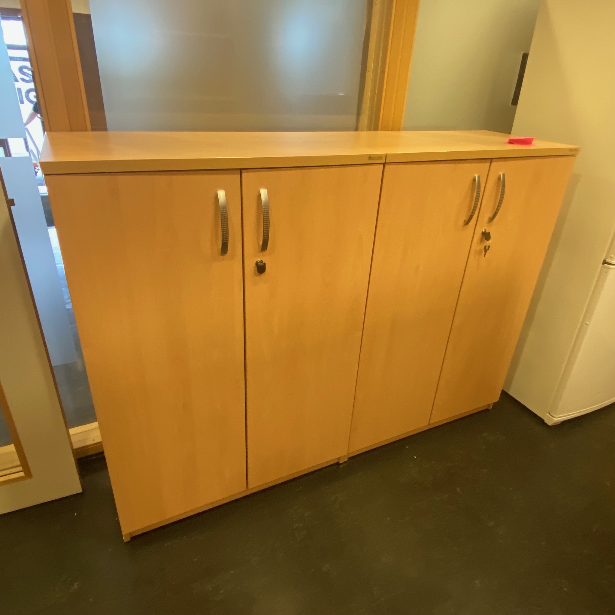 SELT / SOLD Læsanlegur skrifstofuskápur frá E.G, H118 x B80 x D43 sm. 3