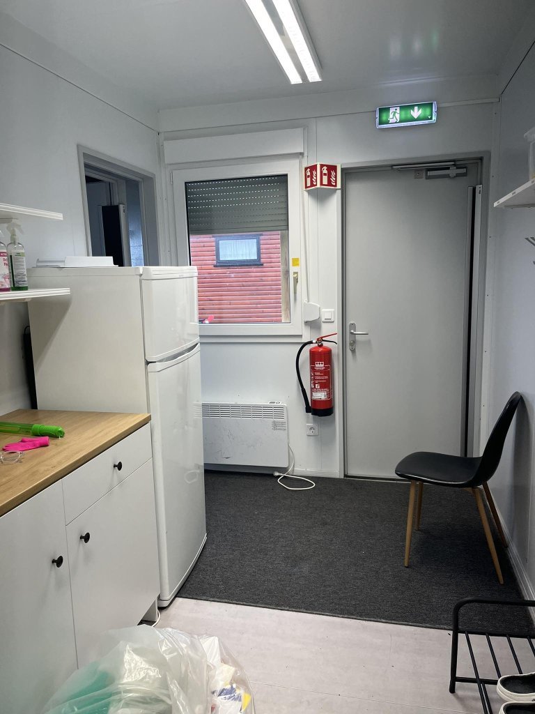 SELT / SOLD Gámahús, kennslustofur, vinnubúðir, mötuneyti - 7 einingar WC 8