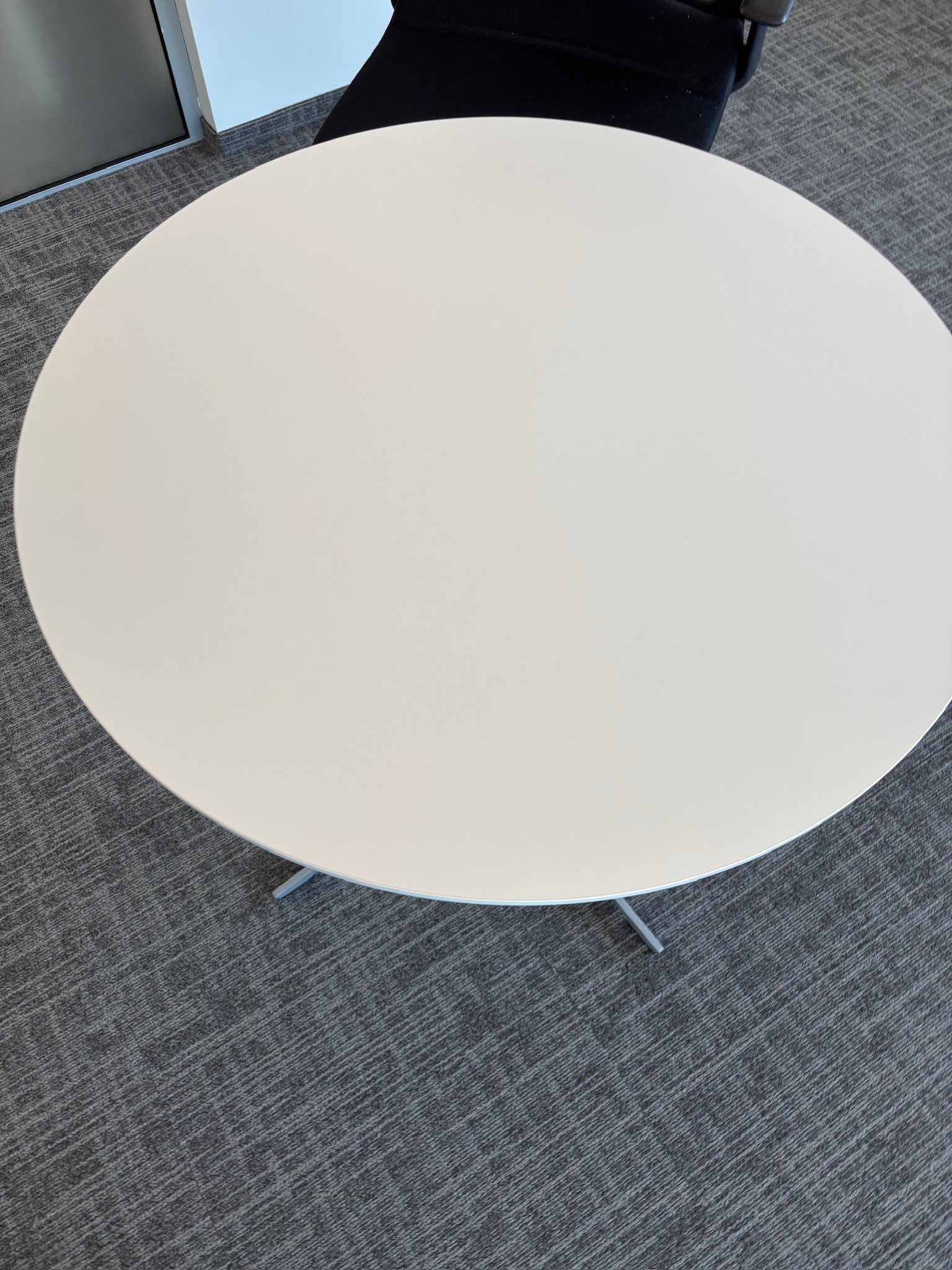 SELT / SOLD Hringborð, Ø80xH73sm. 2