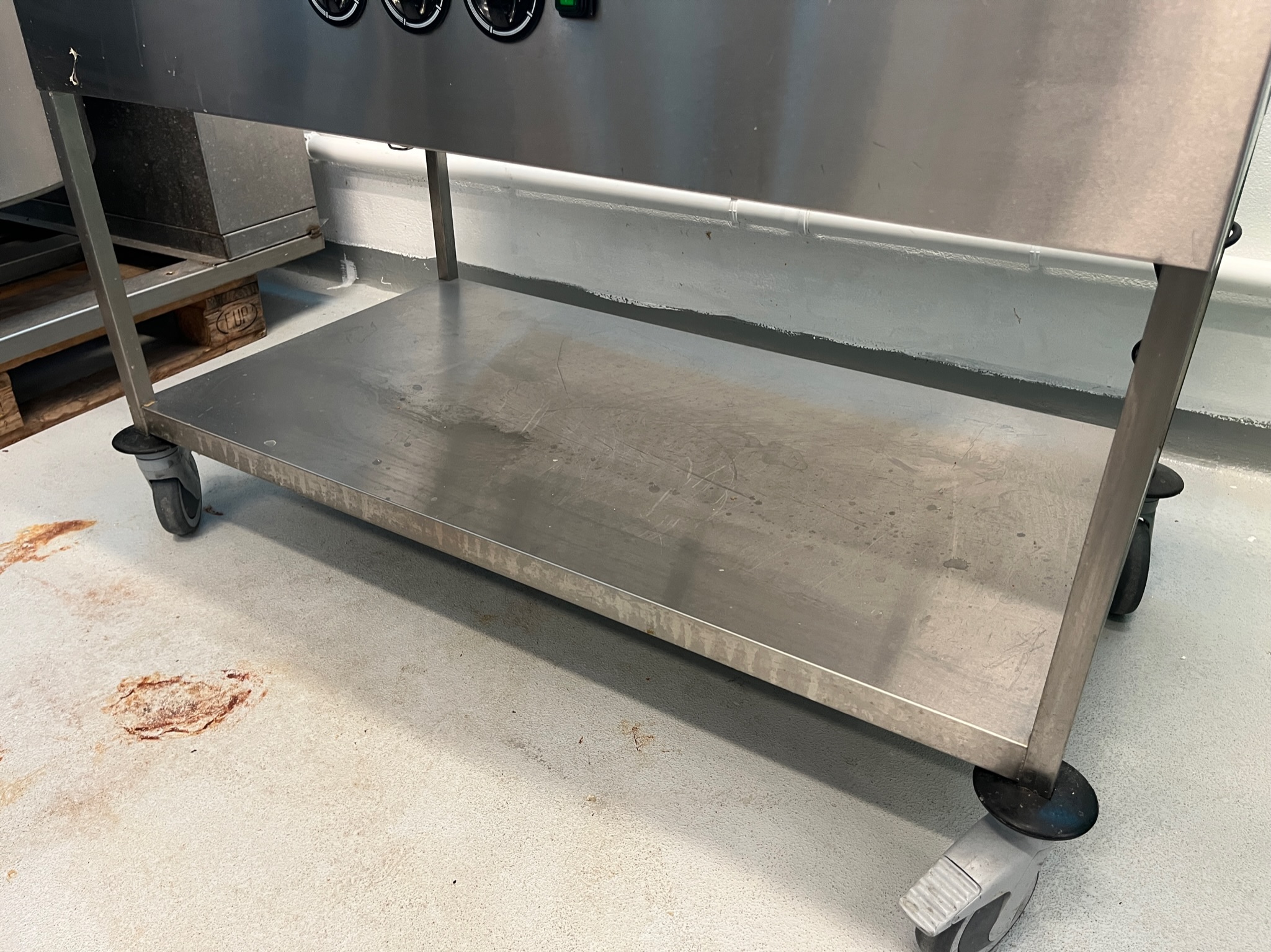 SELT / SOLD Hupper hitaborð - B115sm. 5
