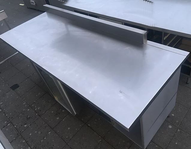 Selt/Endurnýtt-Flott stálvinnuborð með kæli frá Frostverk 220x70