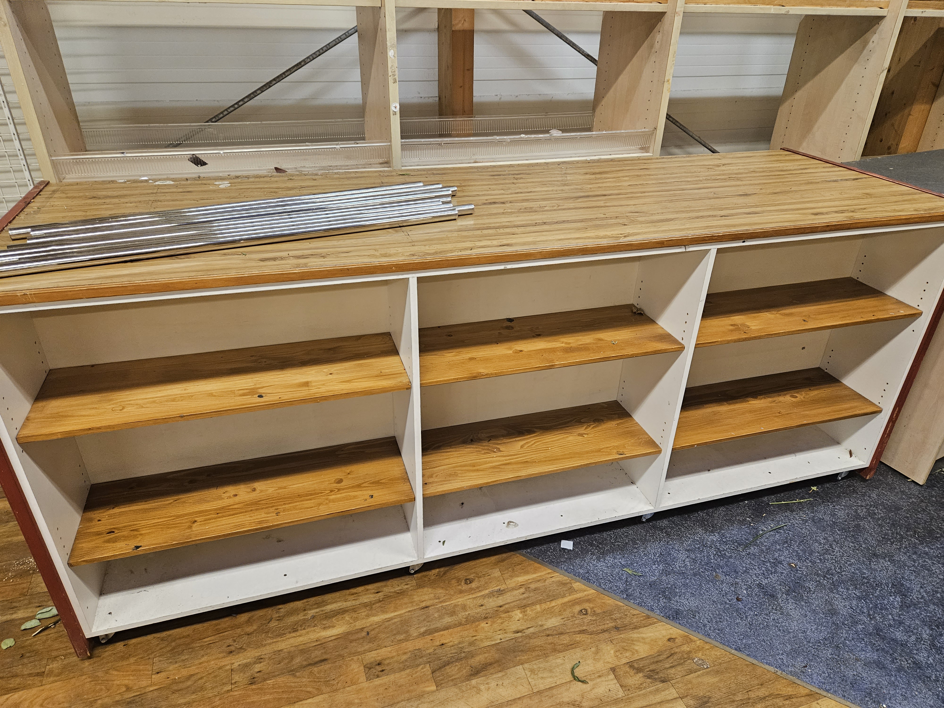 SELT / SOLD - Vinnuborð á hjólum - Lengd 245x78 breidd