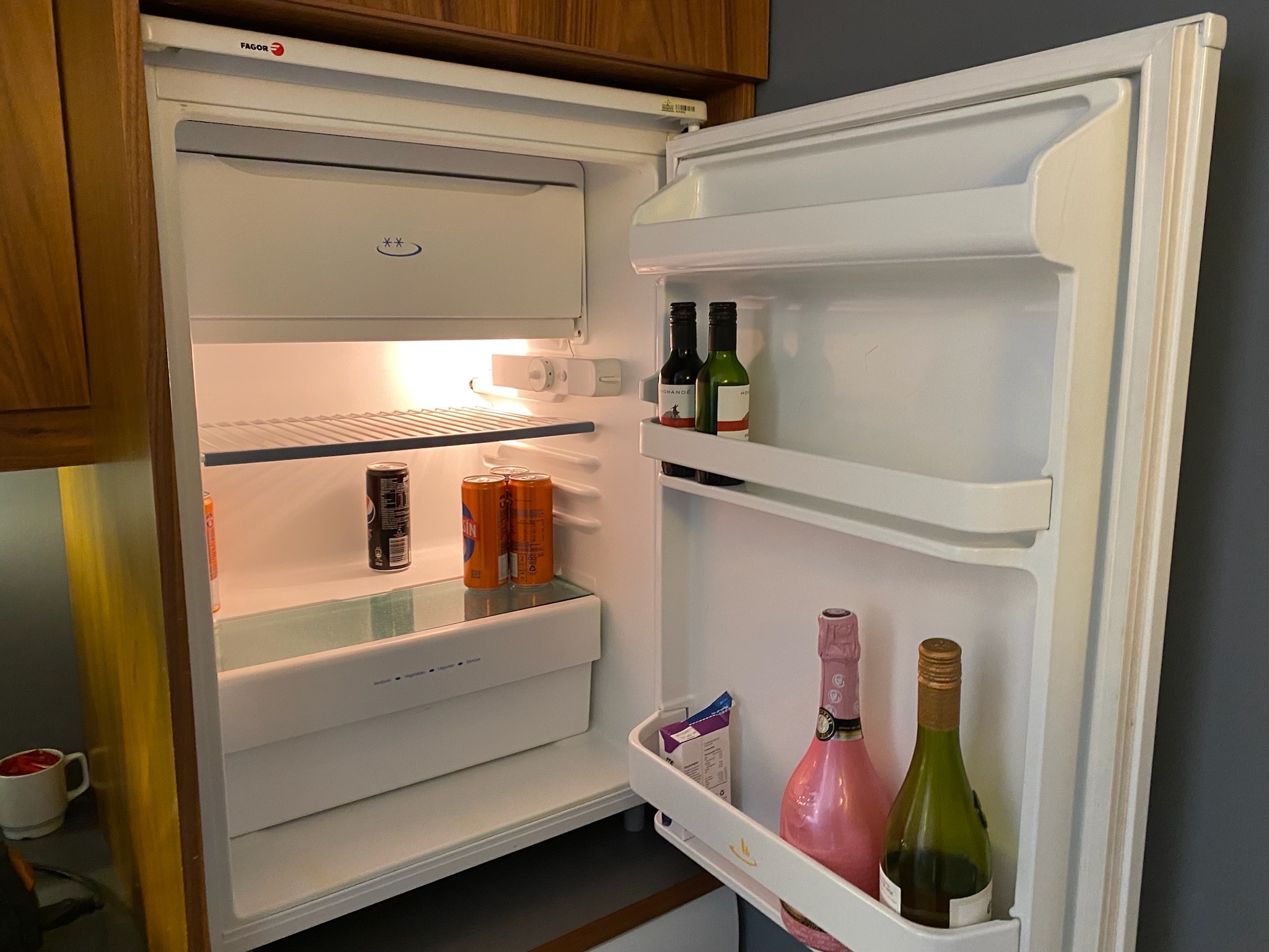 SELT / SOLD Fagor kæliskápur m.frysti 8