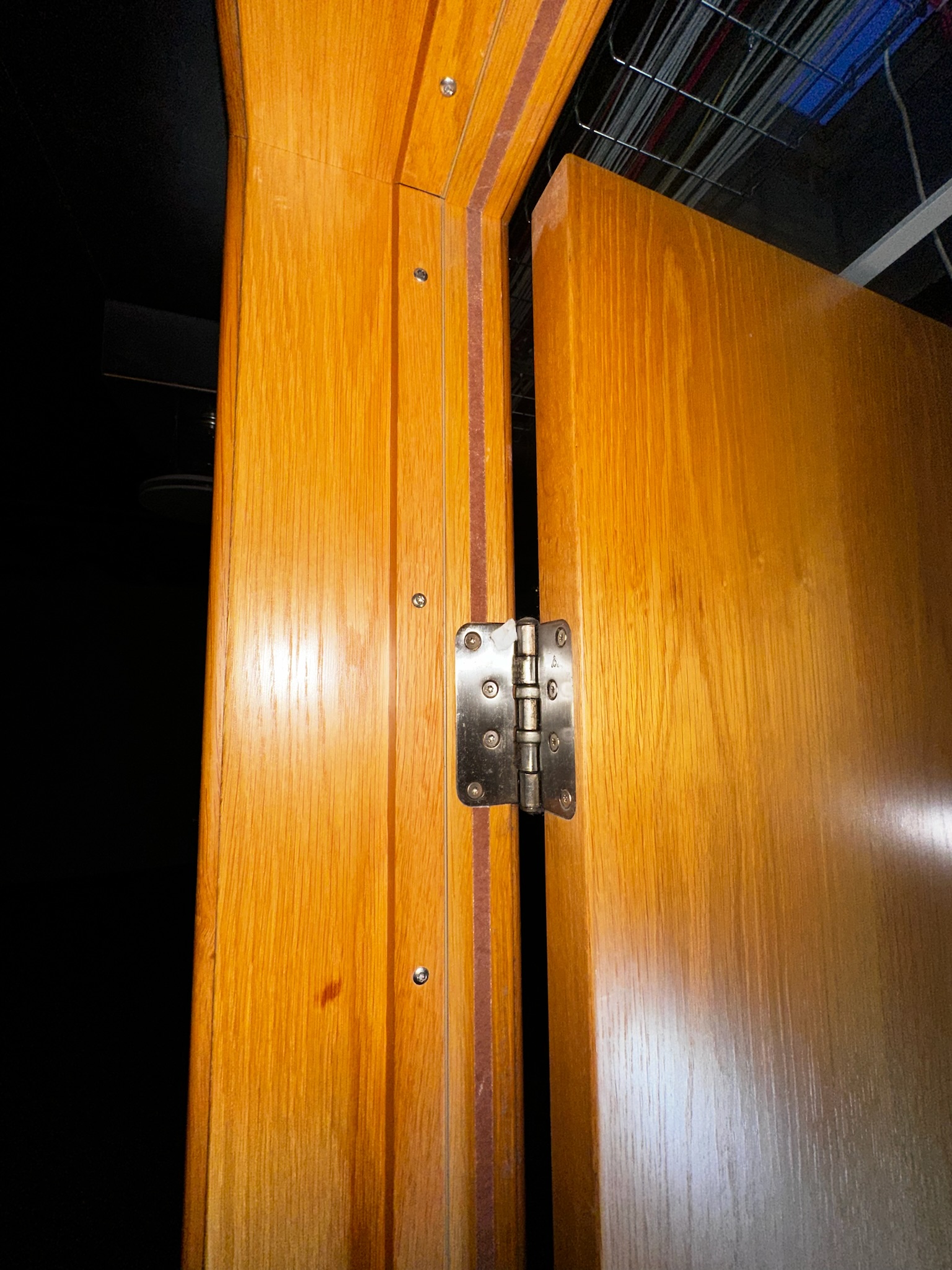 SELT / SOLD Eldvarnarhurð með pumpu 12 stk. B30, H219/B96/þykkt 16 cm 10