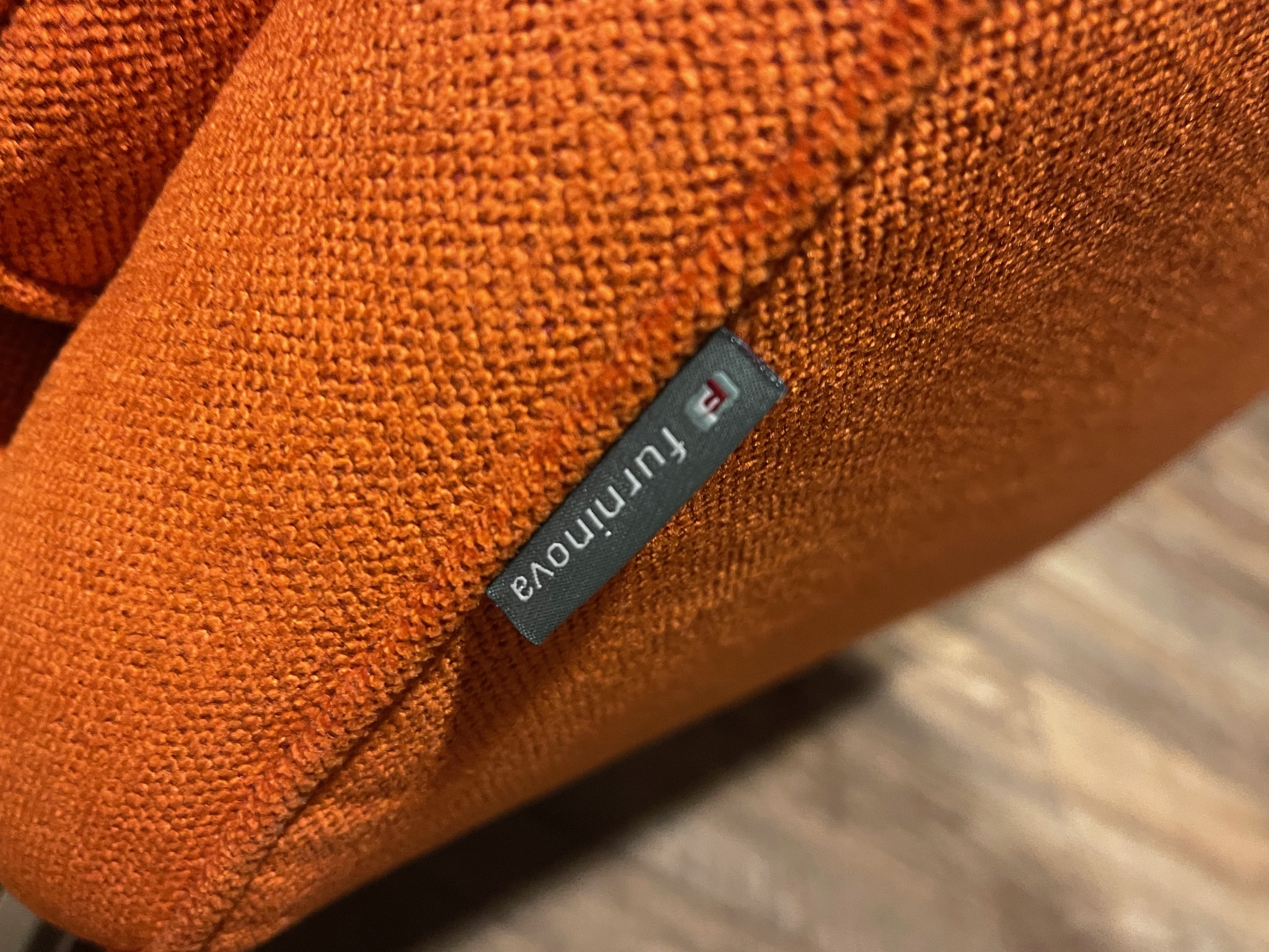 SELT / SOLD Furninova hægindastóll, orange 8
