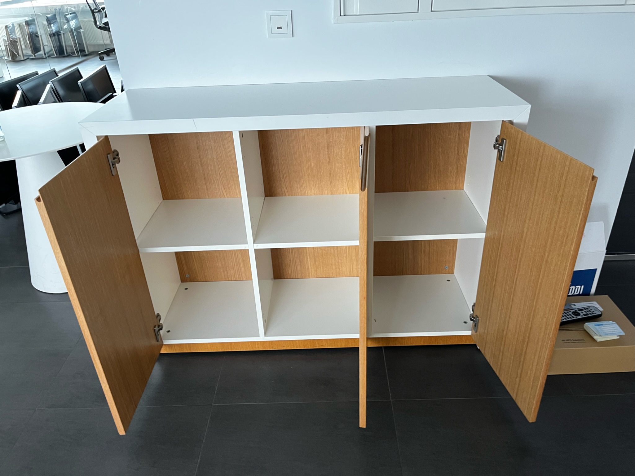 SELT / SOLD Skrifstofuskápar, B128 x D42 x H91 sm. 5