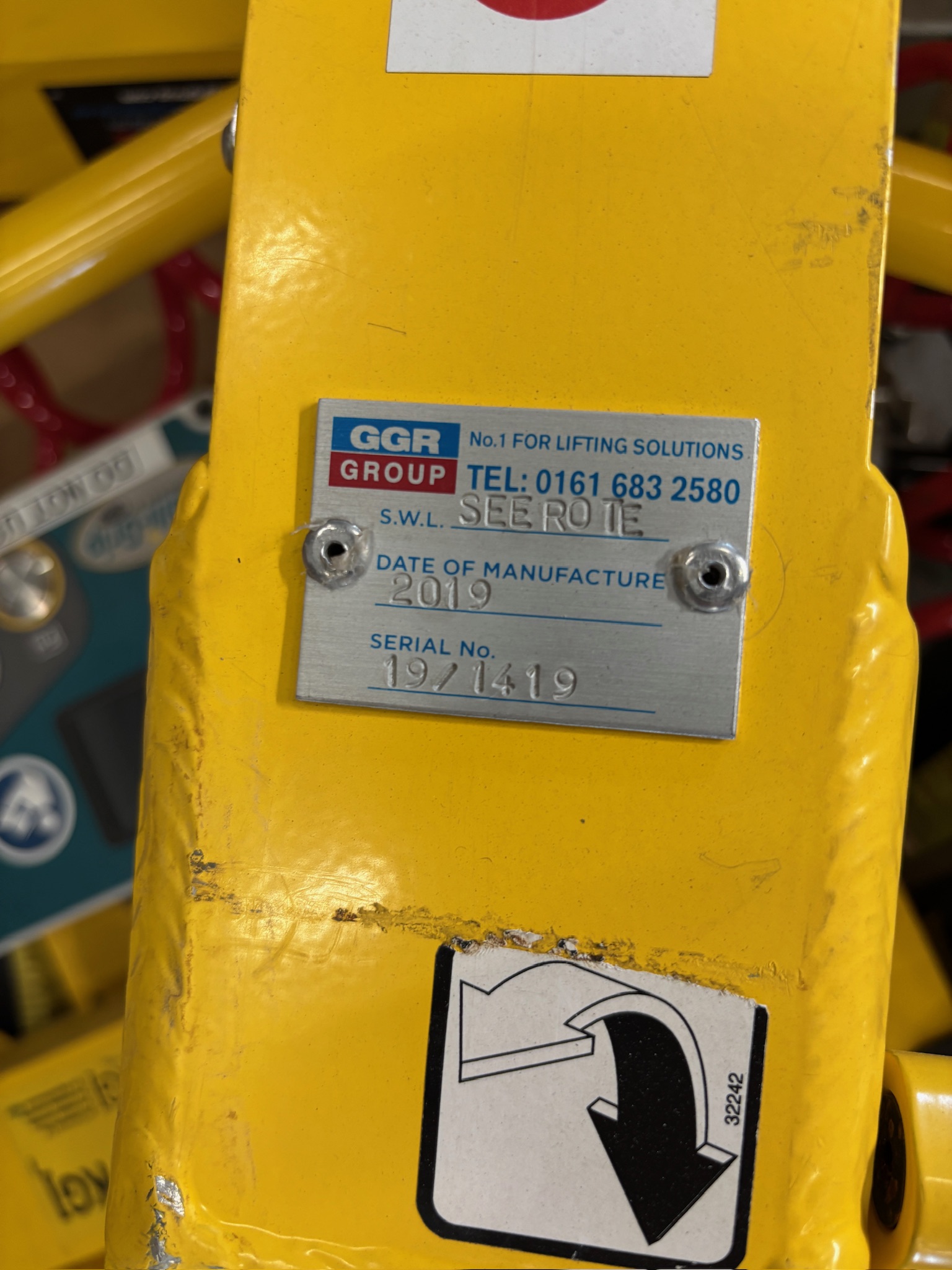 SELT / SOLD Sogskálalyftari, hífingarskálar 320kg. 8