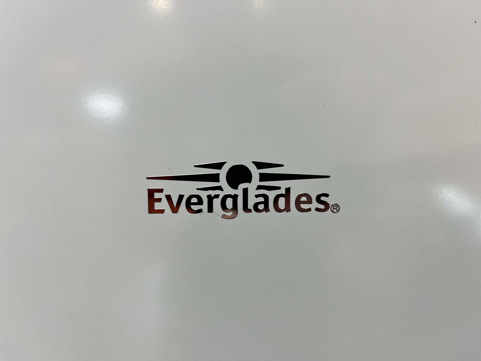 SELT / SOLD Everglades kæliskápur með frysti – model EVTD312 5