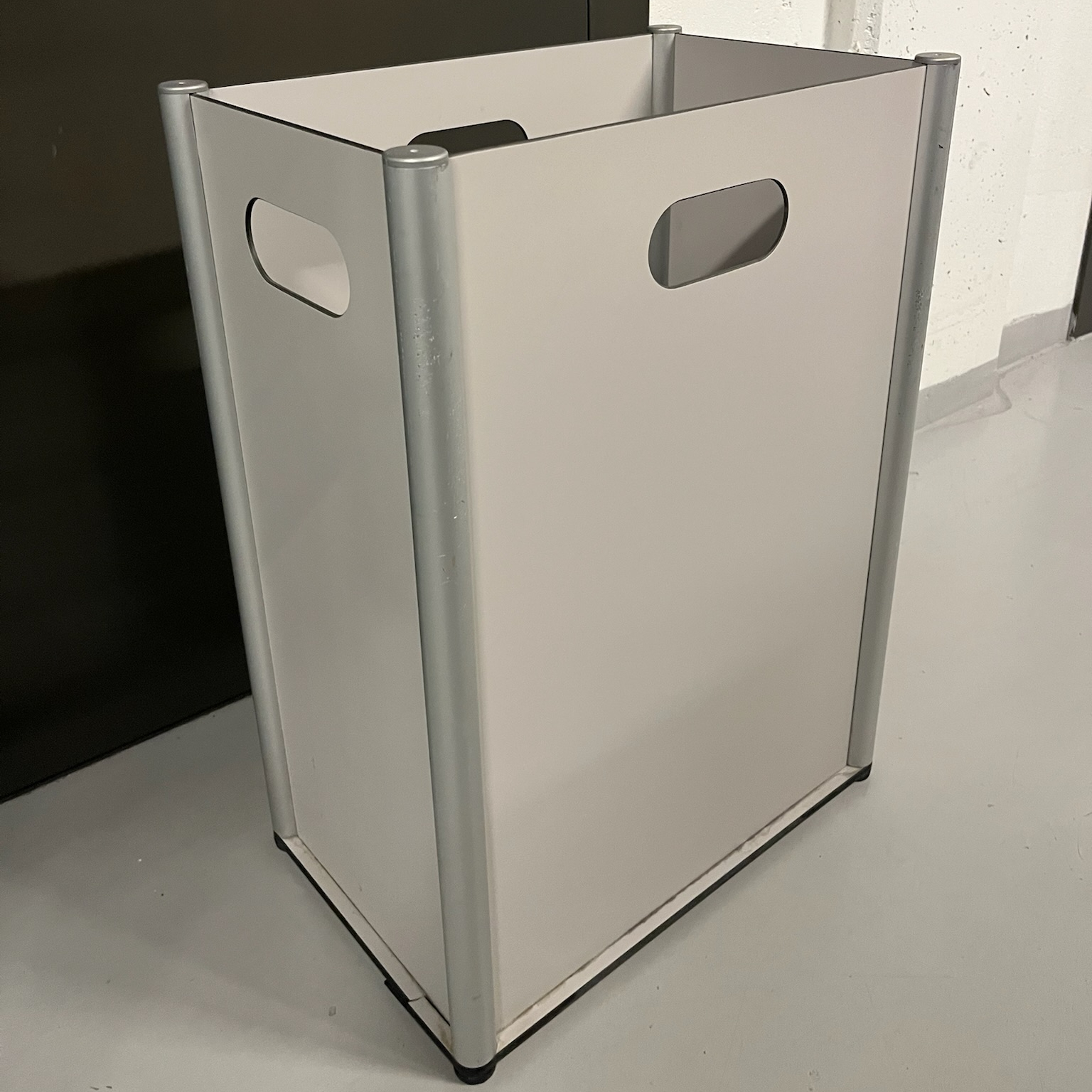 SELT / SOLD Fjölnota box handklæða/óhreinatau 92/98L