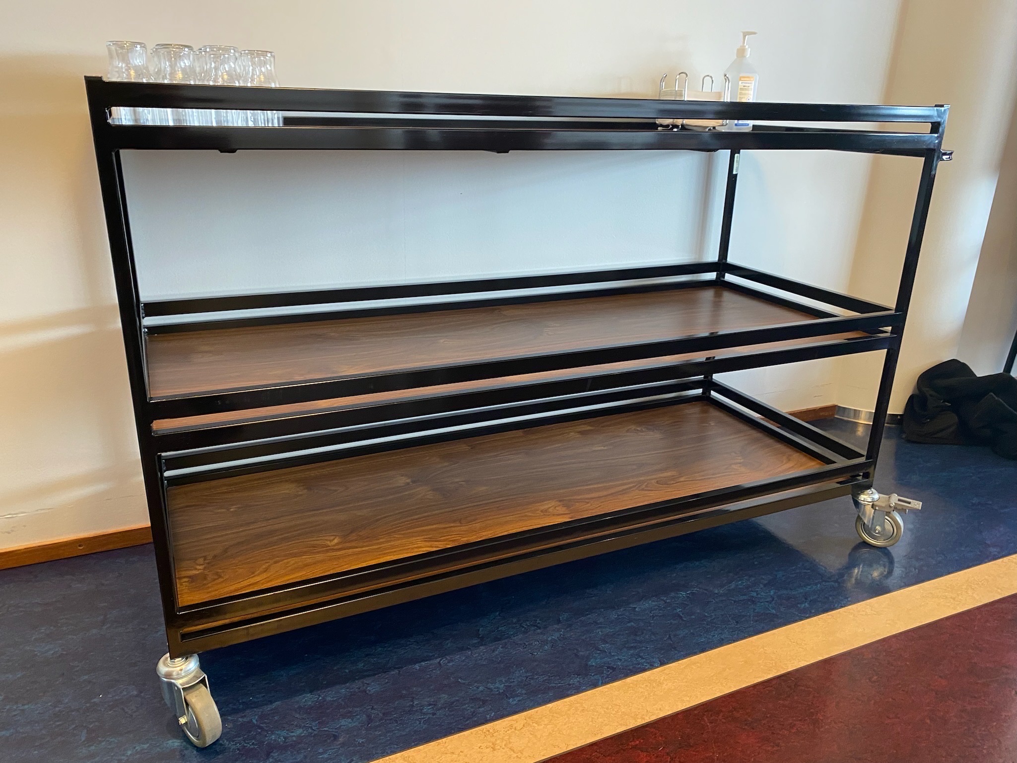 SELT / SOLD Hjólaborð 150x60xH97 - Alþingi 4