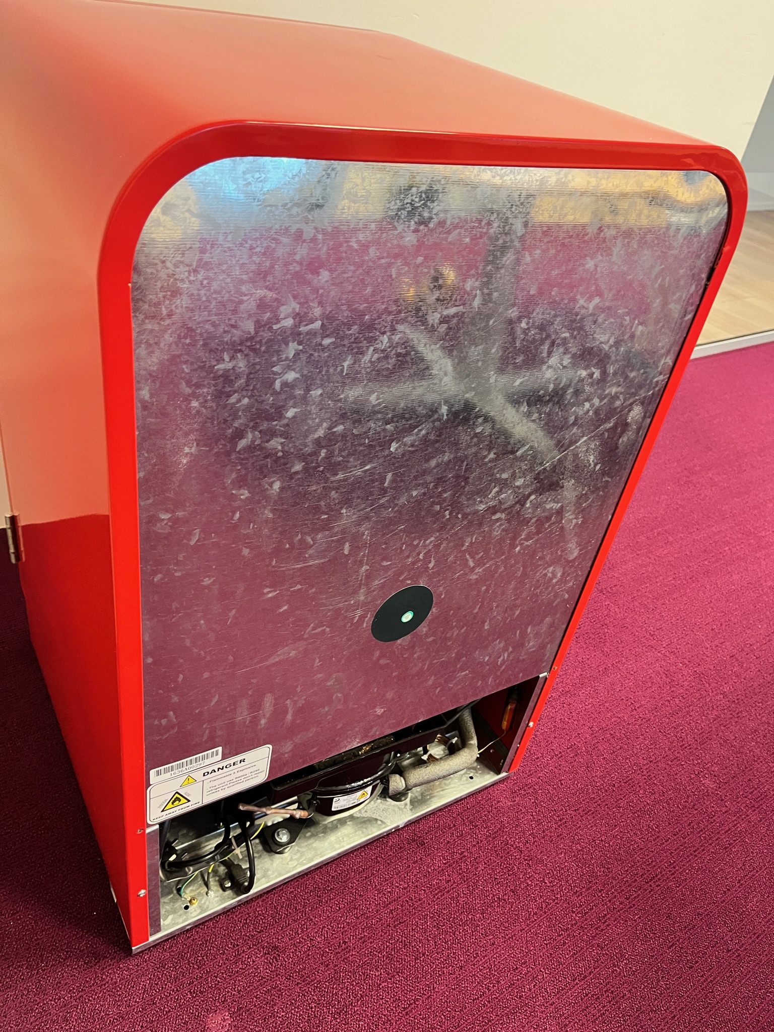 SELT / SOLD Husky Retro Kæliskápur - 107L 4