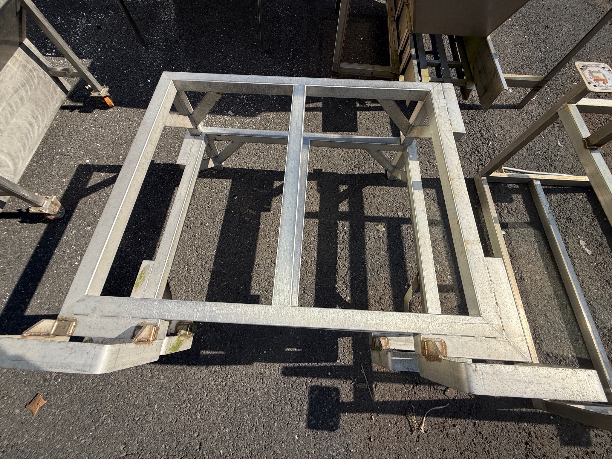 SELT / SOLD Grind ryðfrítt L120 x B95 x H30 sm 7