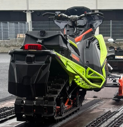 SELT / SOLD Polaris SwitchBack Assault Turbo 2023 vélsleði og kerra. 11