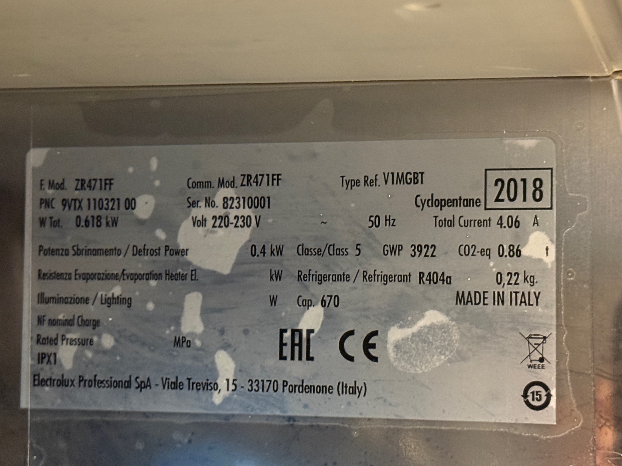 SELT / SOLD Zanussi kæliskápur – 670 L (2018) H206 x D83 x B71 sm. 10