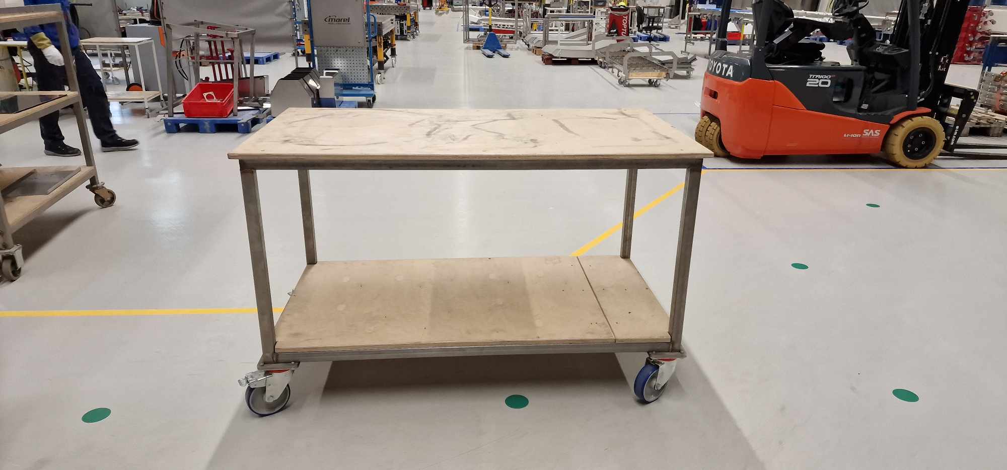 SELT / SOLD - Öflug vinnuborð(20mm plötur) á hjólum 155x85sm - 2 stk. til 2