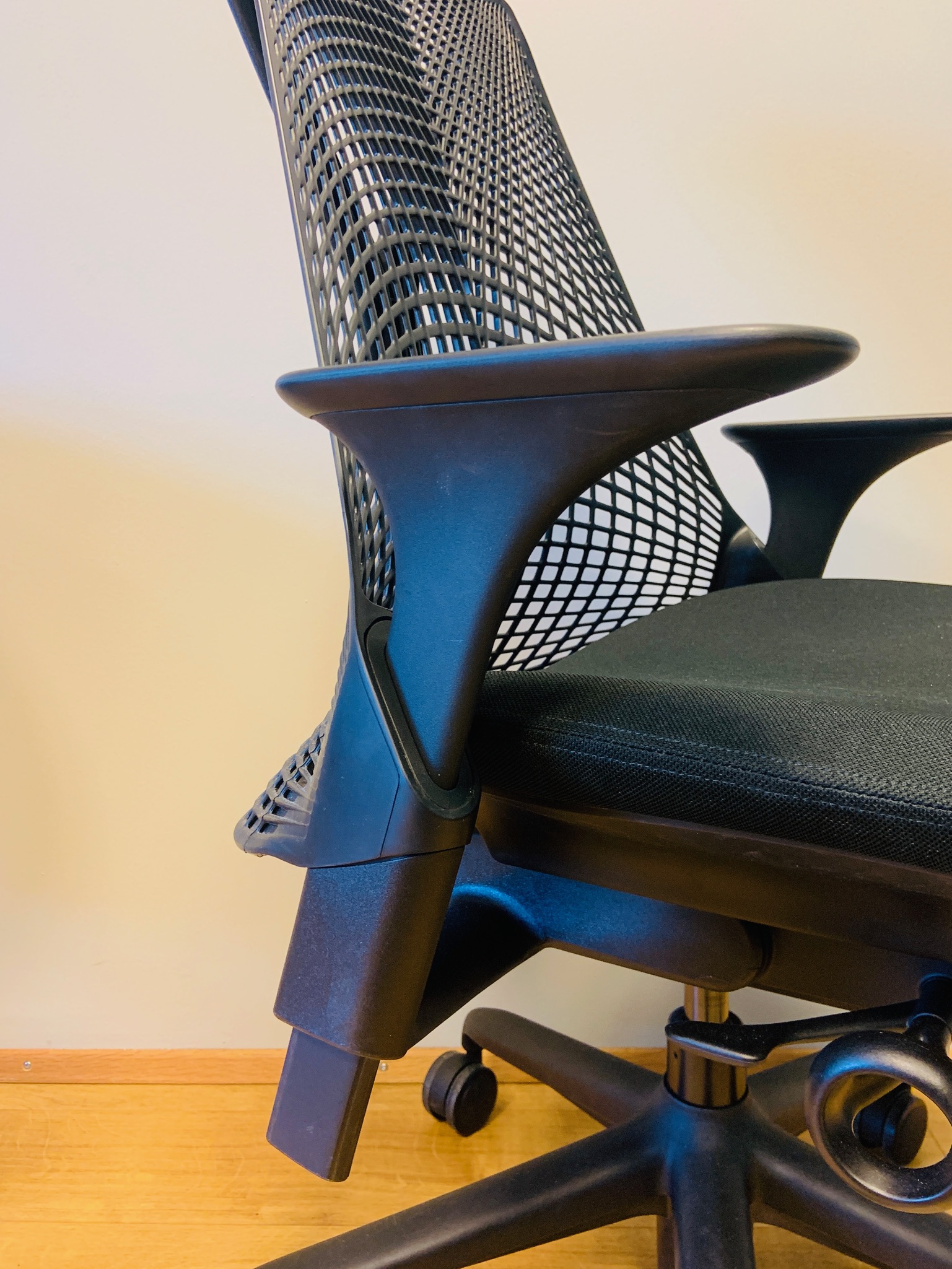 SELT / SOLD Herman Miller Sayl frá Pennanum 9