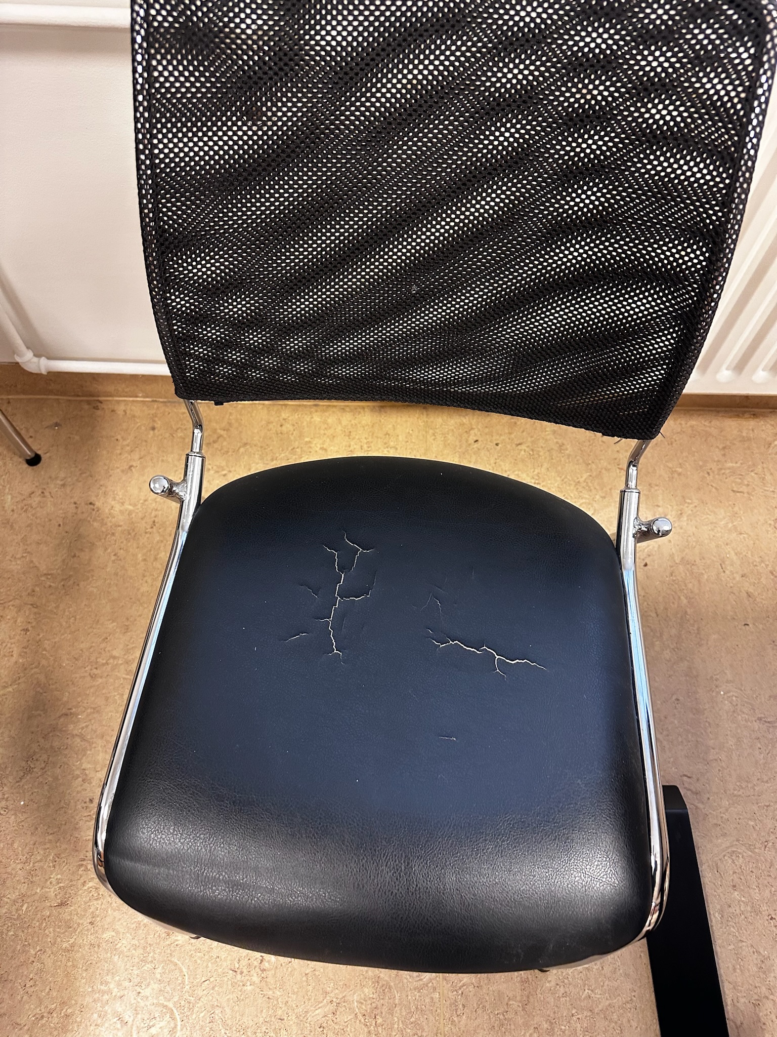 SELT / SOLD Fundarstólar staflanlegir frá Á. Guðmundsson 8