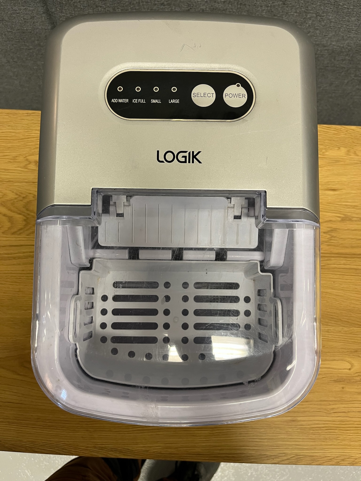 SELT / SOLD Logik klakavél, 12kg/24hr H65 x B40 x D55 sm. 4