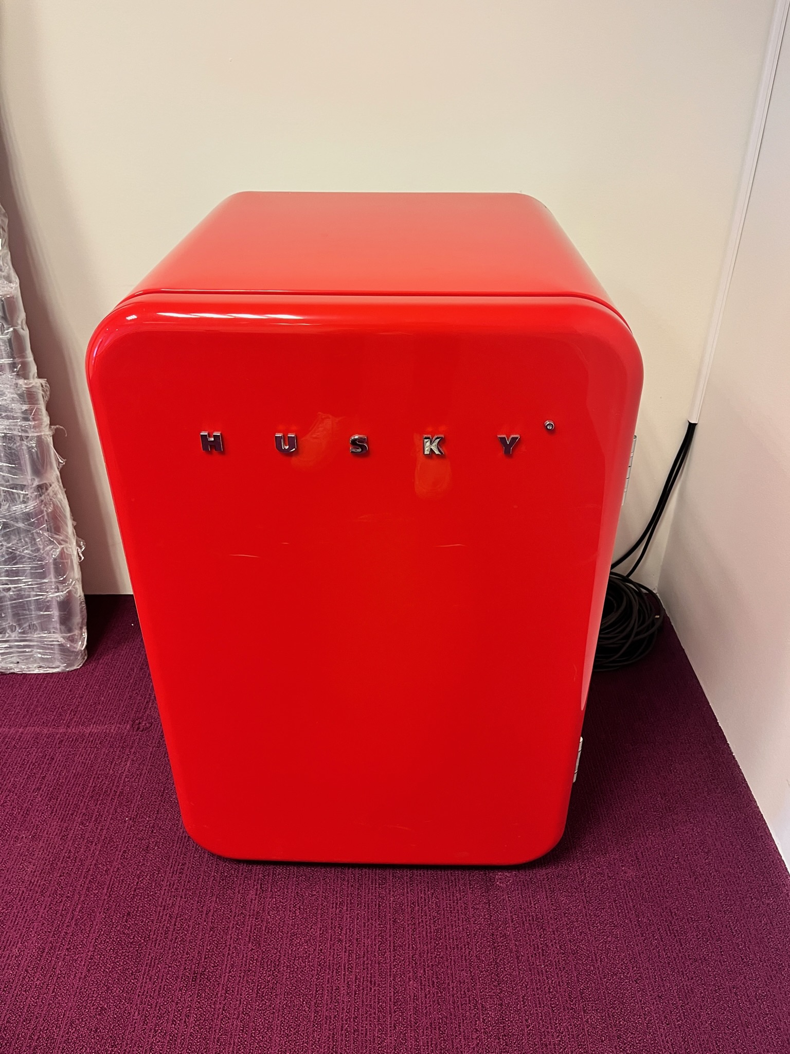 SELT / SOLD Husky Retro Kæliskápur - 107L