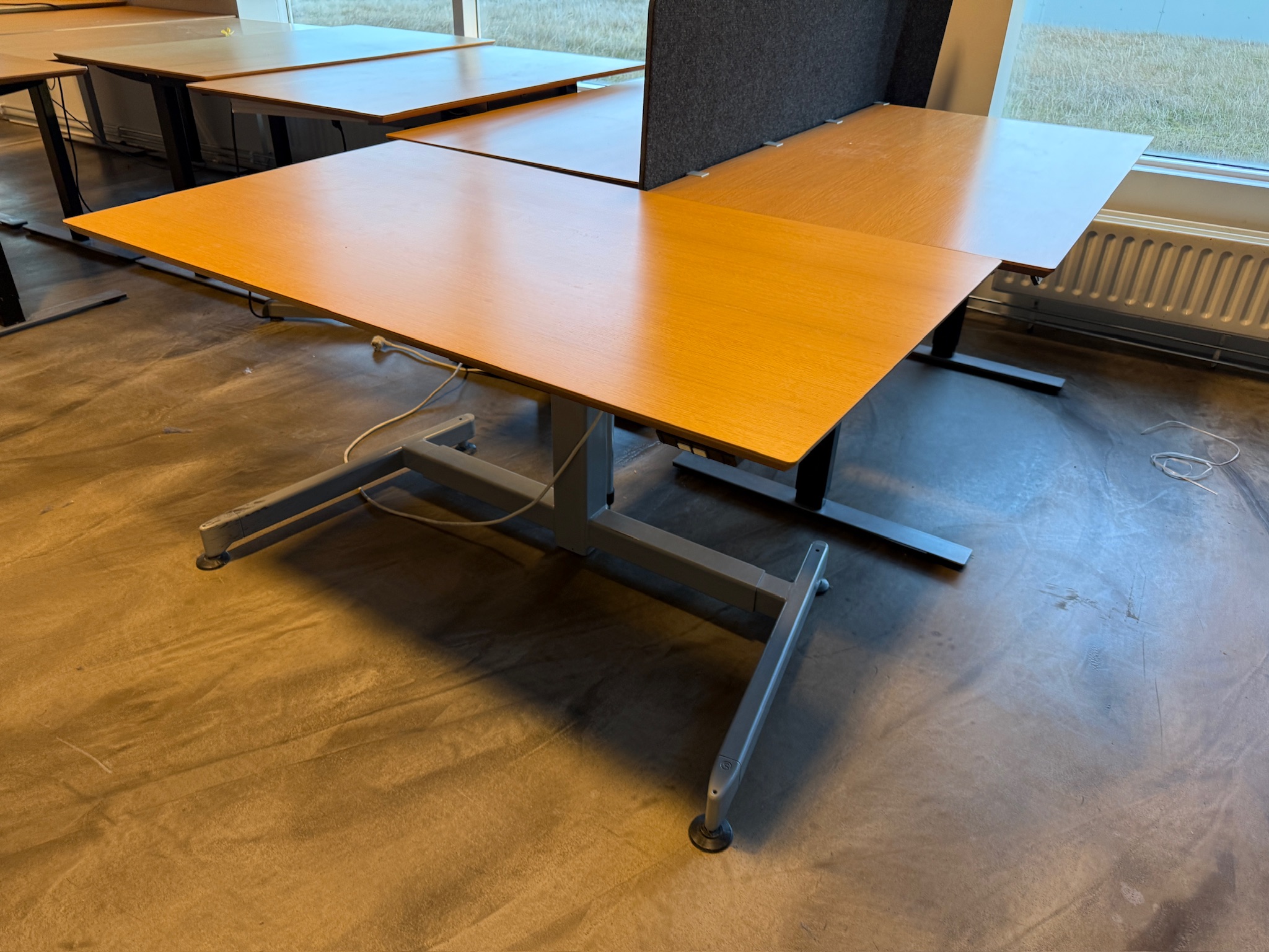 SELT / SOLD Dencon rafmagnsborð frá Pennanum, B140xD80sm. 3