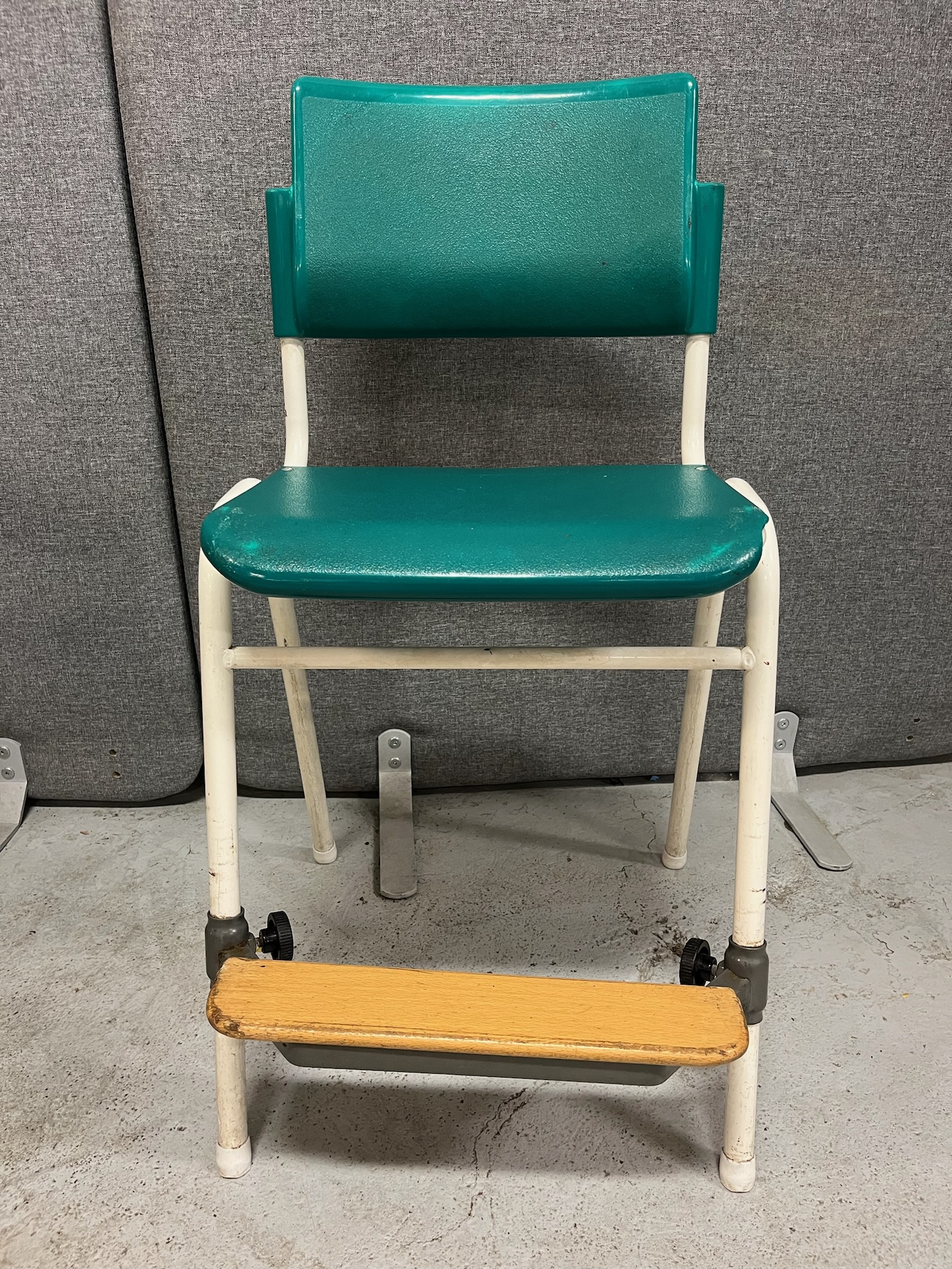 SELT / SOLD Sterkbyggður skólastóll (41 stk.) 5