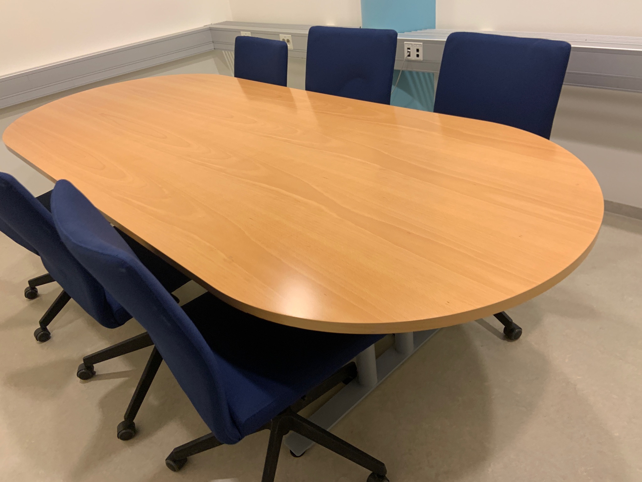 Selt/Endurnýtt-Fundarborð 8 manna eik frá Á. Guðmundssyni 3