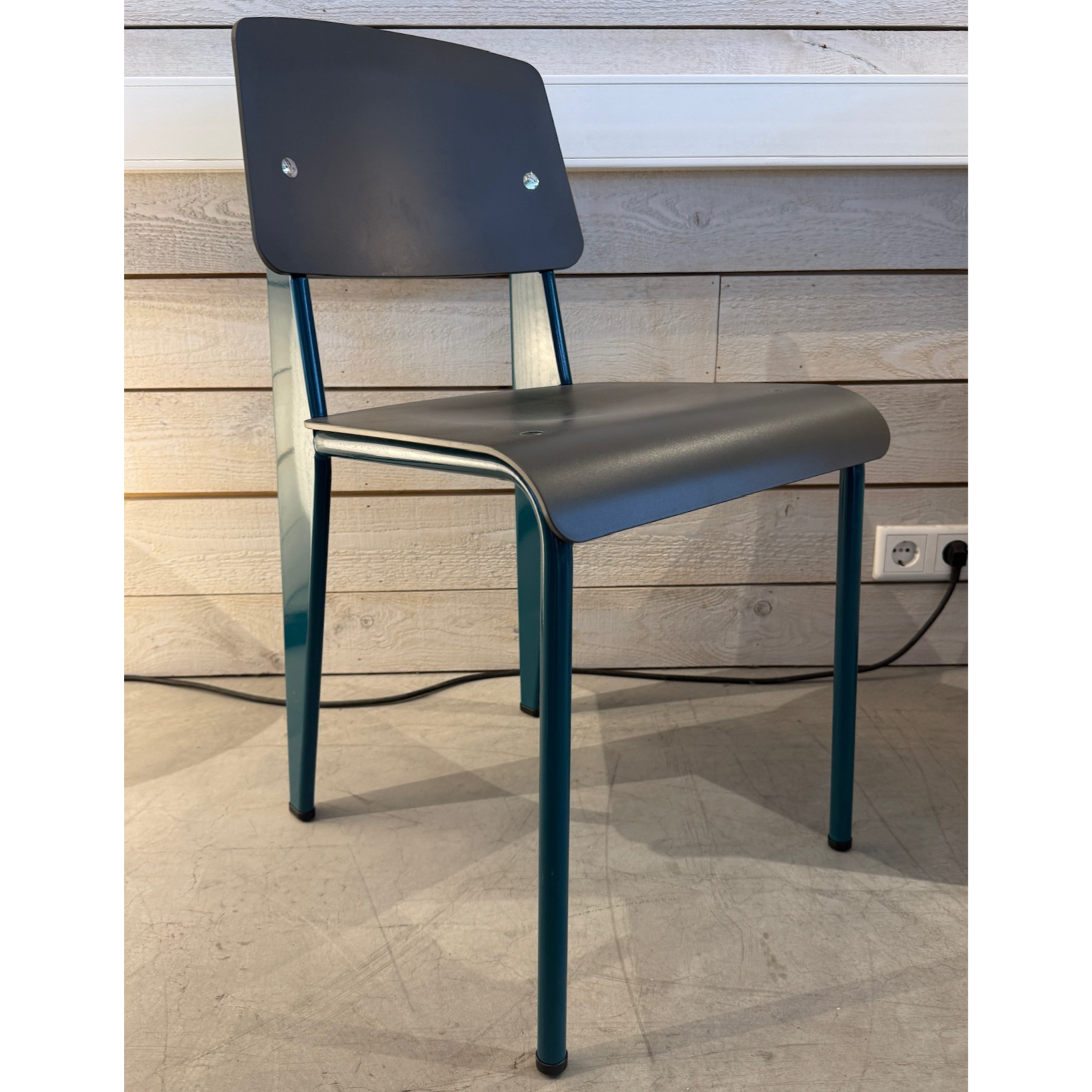 SELT / SOLD Vitra stóll frá Pennanum - Sem nýr