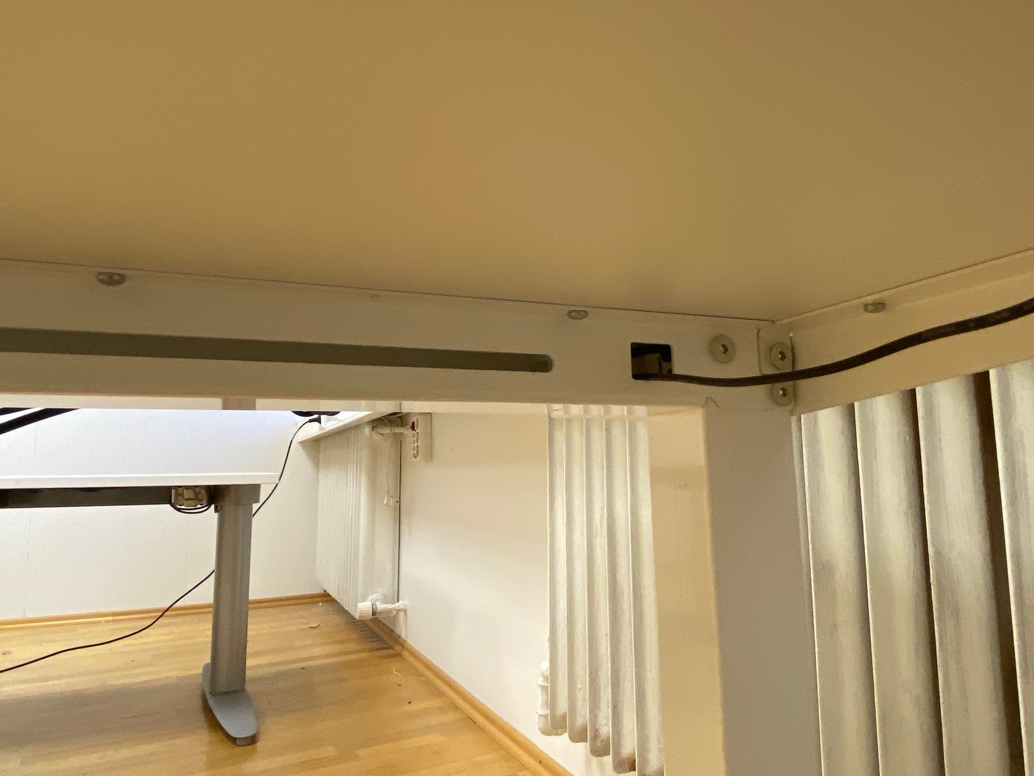 SELT/SOLD Rafmagnsborð hvítt frá Pennanum, 180 x 80 sm. 7