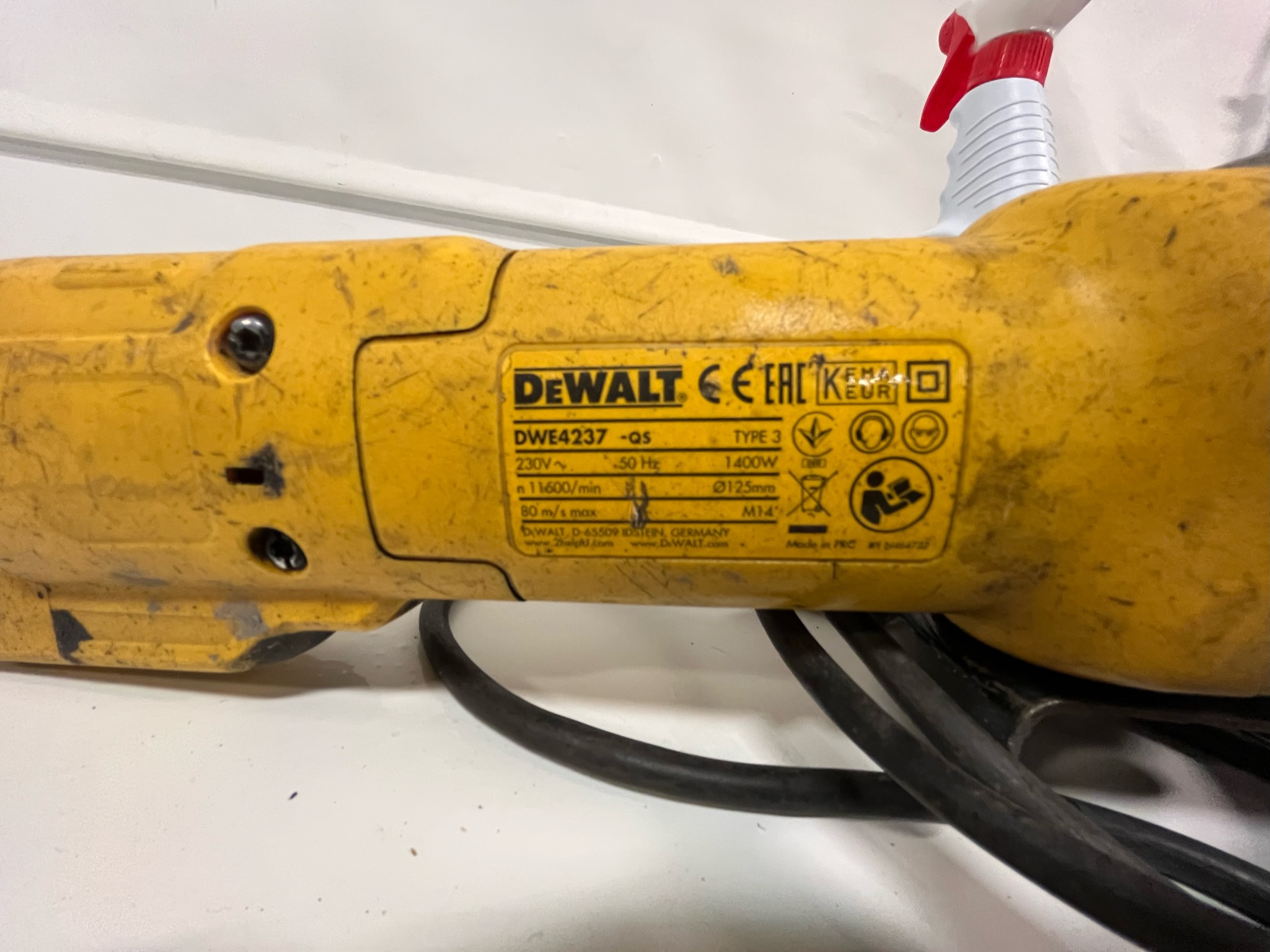 SELT / SOLD Slípirokkur DeWalt DWE4237 4