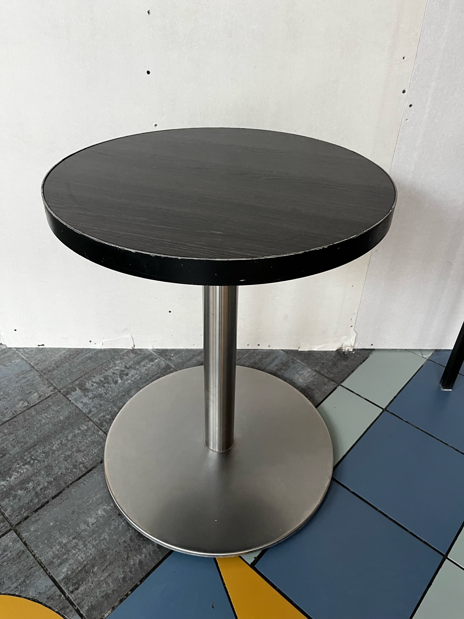 SELT / SOLD Vönduð Hringborð - B60,5 x H75,5 sm.