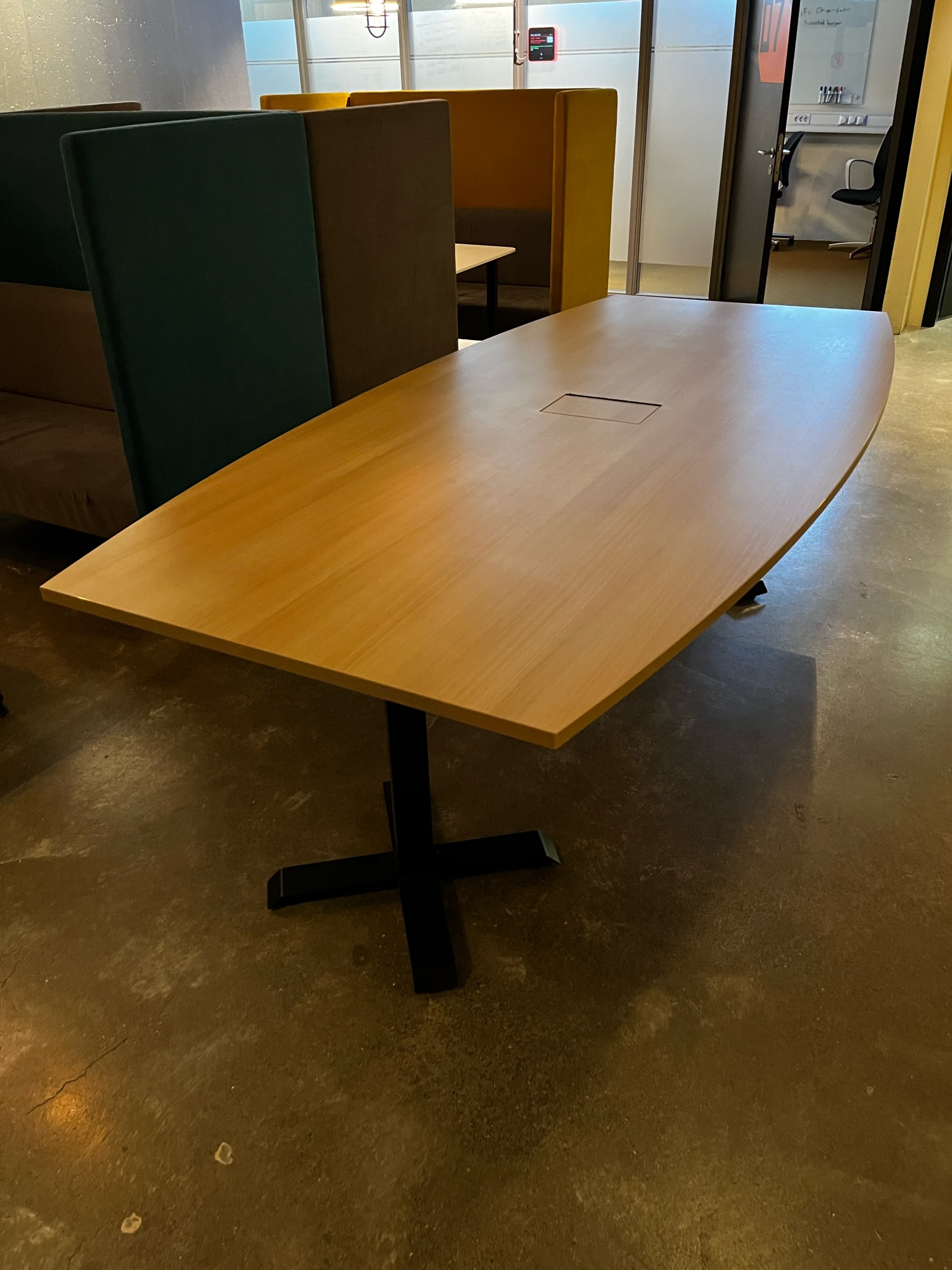 SELT / SOLD - Flott fundarborð - 250 x 120 4