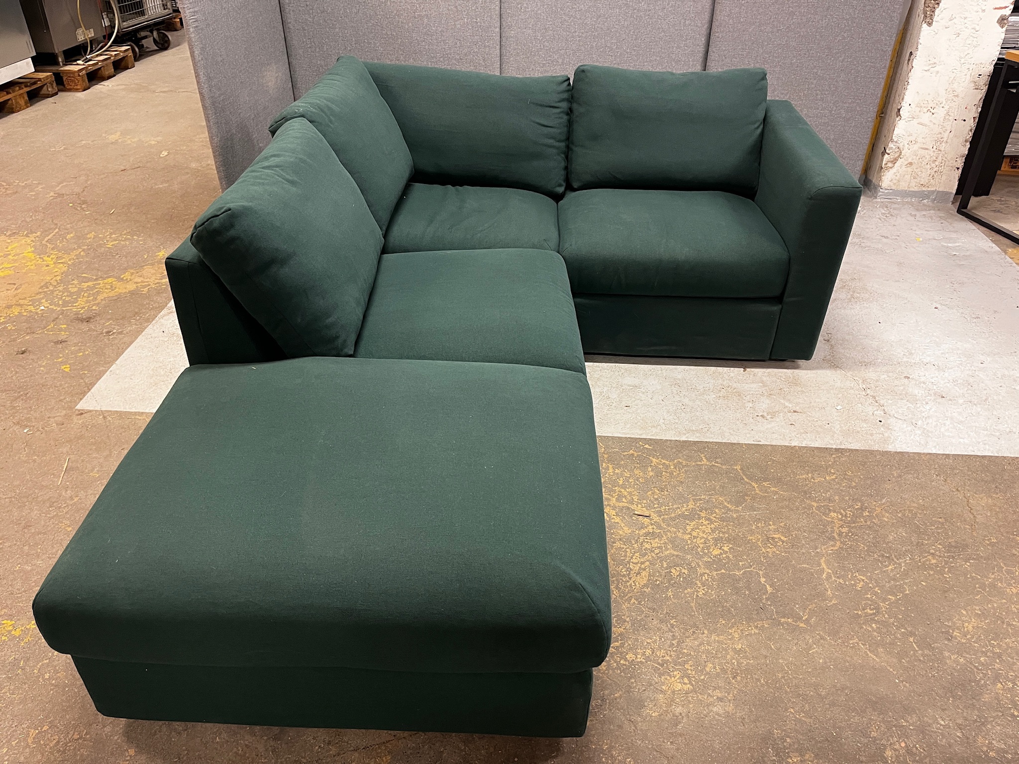 SELT / SOLD IKEA hornsófi, B180 x L240 sm.
