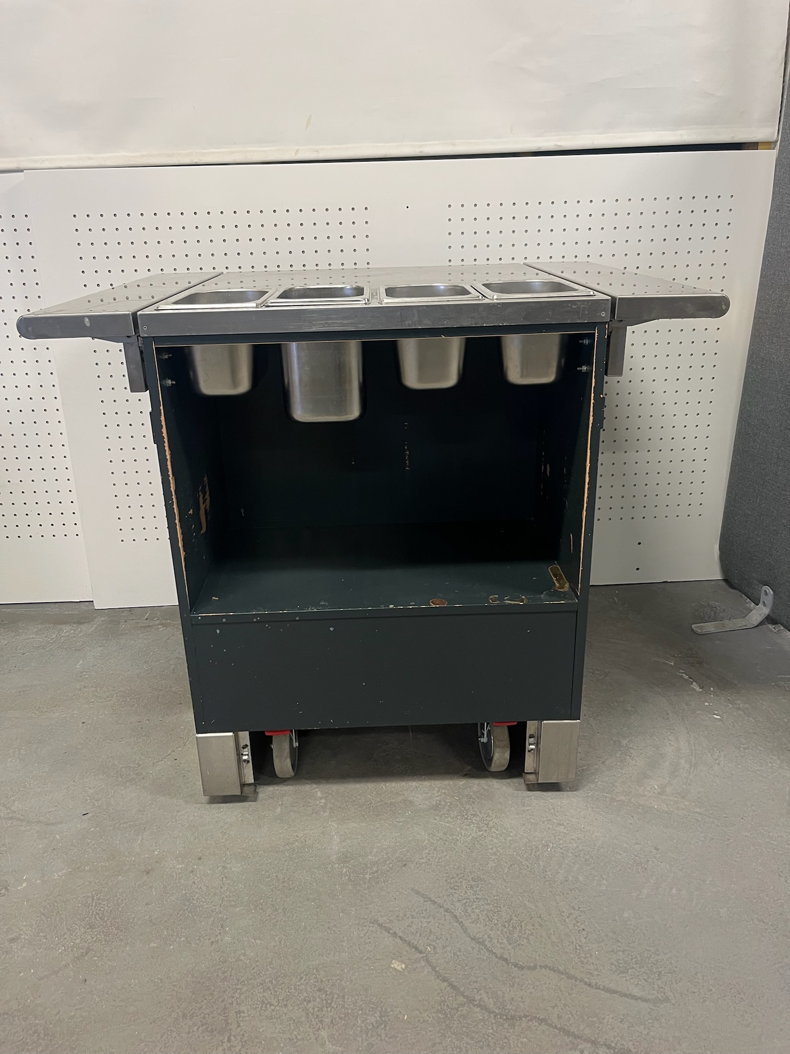 SELT / SOLD Metos preppborð á hjólum með gastrobökkum, B105xD80xH90sm. 4