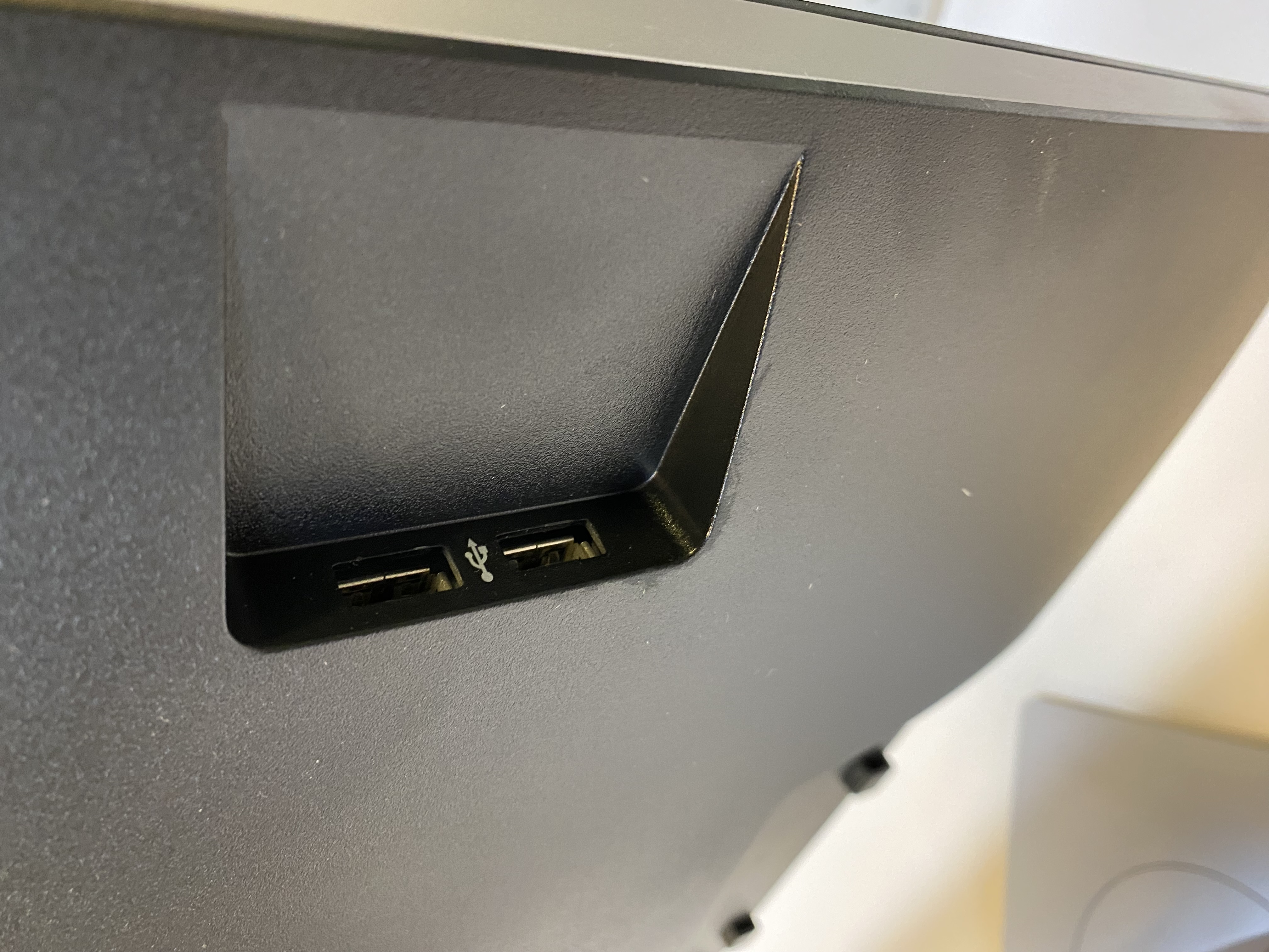 SELT / SOLD HP EliteDisplay tölvuskjár, 24'' 7