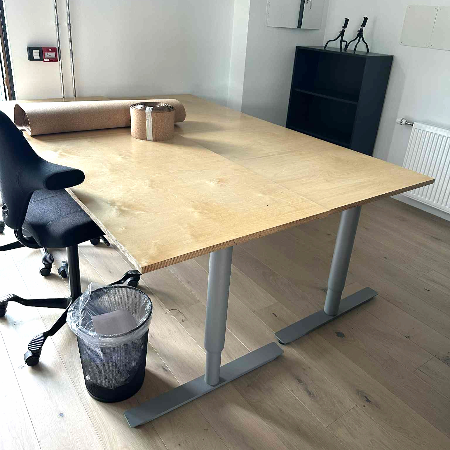SELT / SOLD Rafmagnsborð, Eik, B220xD80sm.