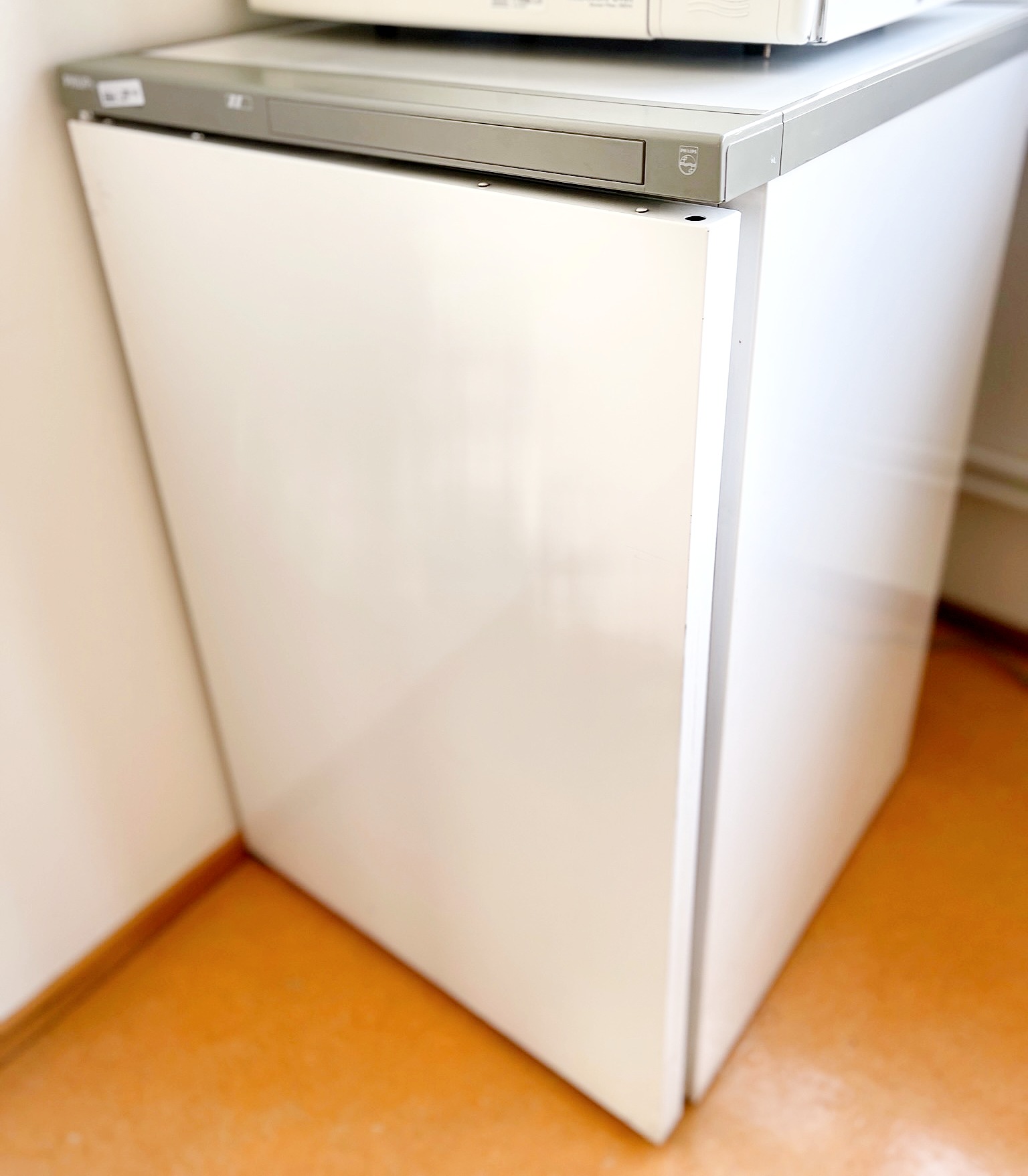 SELT / SOLD Philips kæliskápur - Alþingi