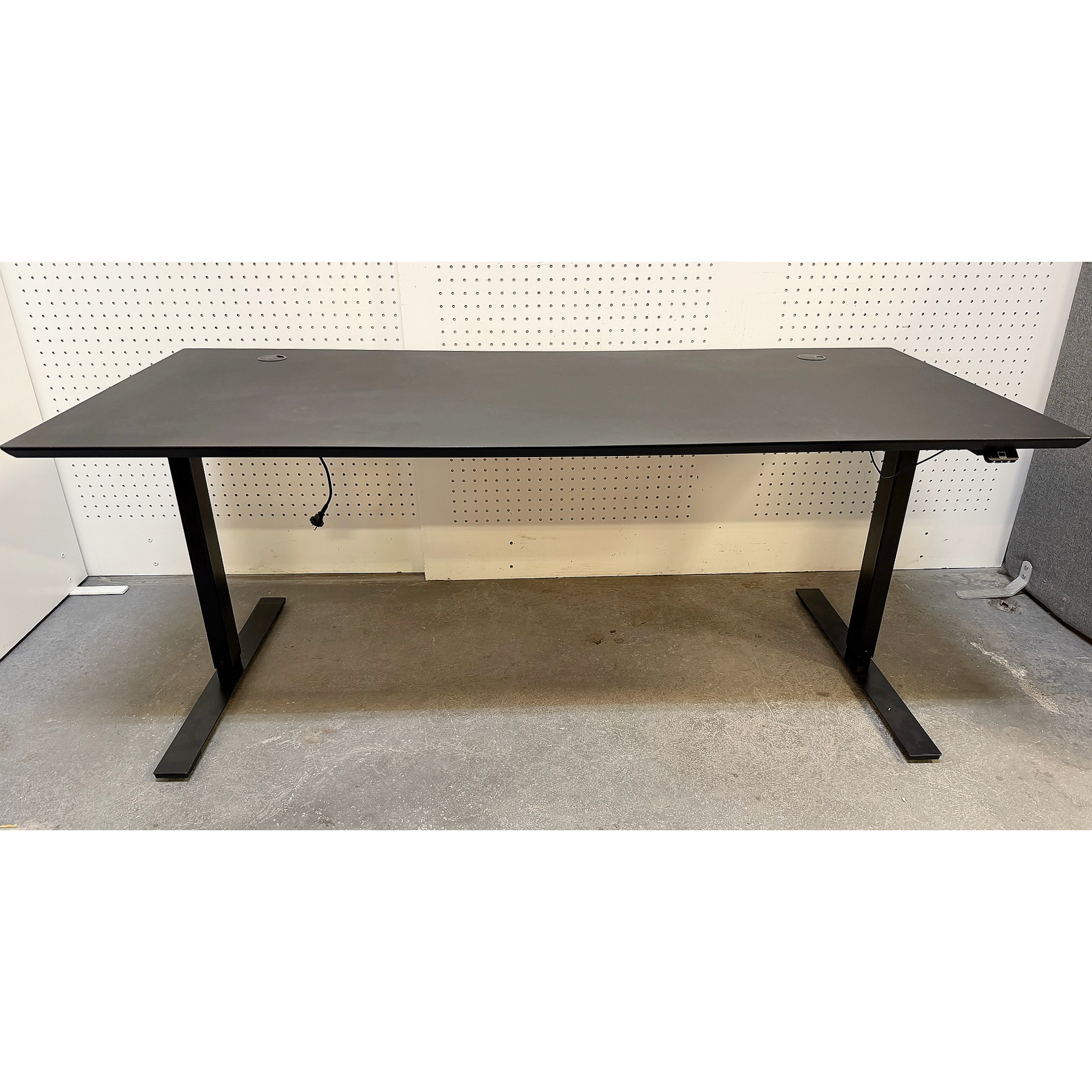 SELT / SOLD Dencon rafmagnsborð frá Pennanum, B160xD80sm. 2
